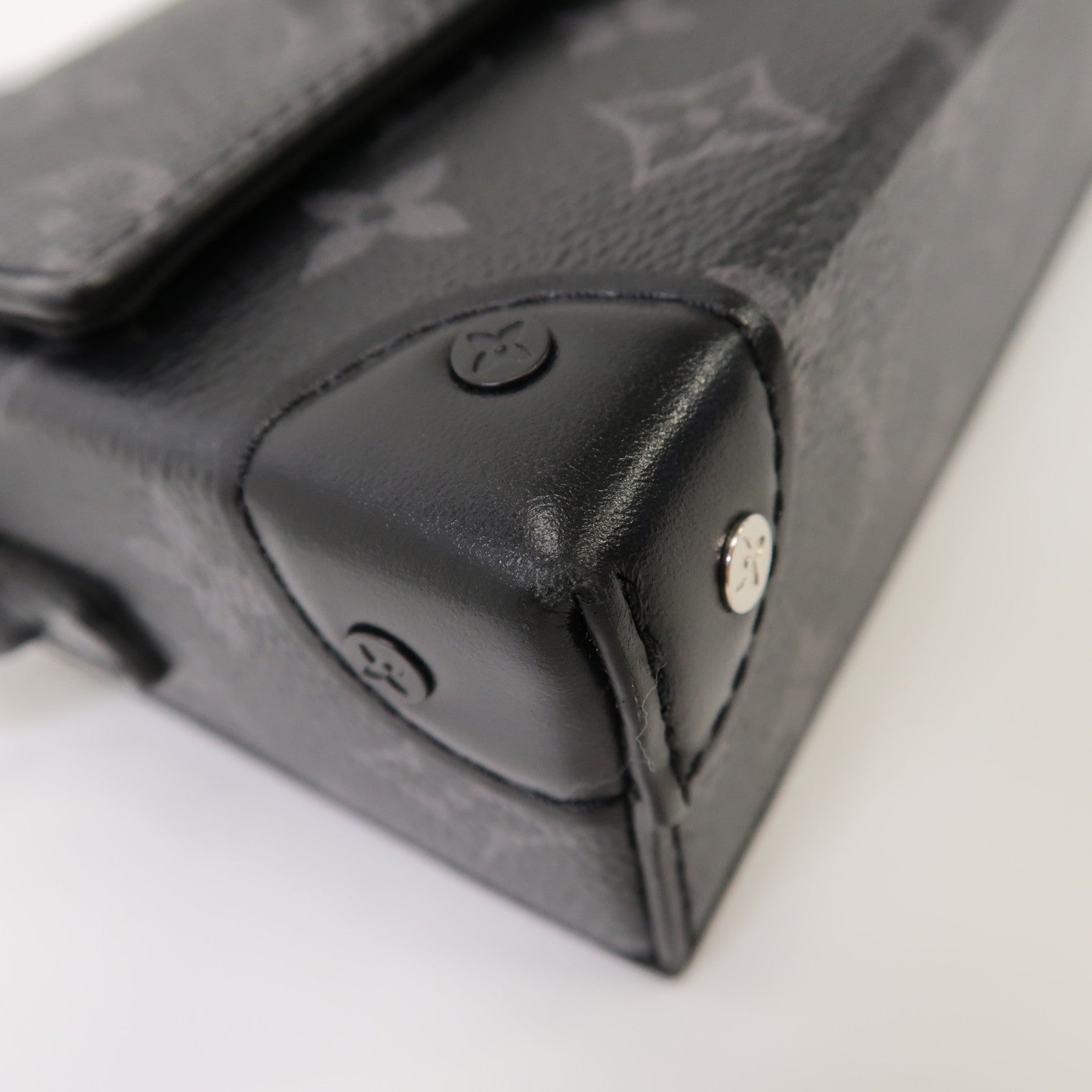 LOUIS VUITTON Monogram Eclipse Steamer肩背袋黑色