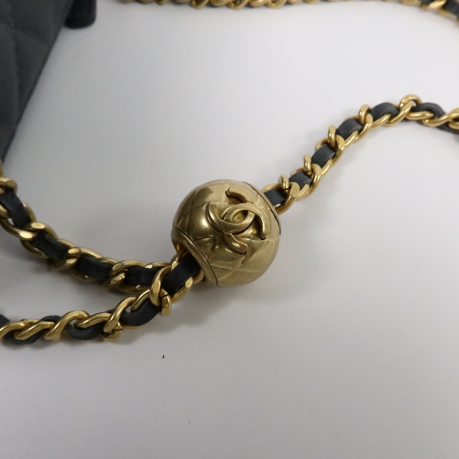CHANEL 羊皮皮革Vanity Case Gold Ball鏈帶肩背袋