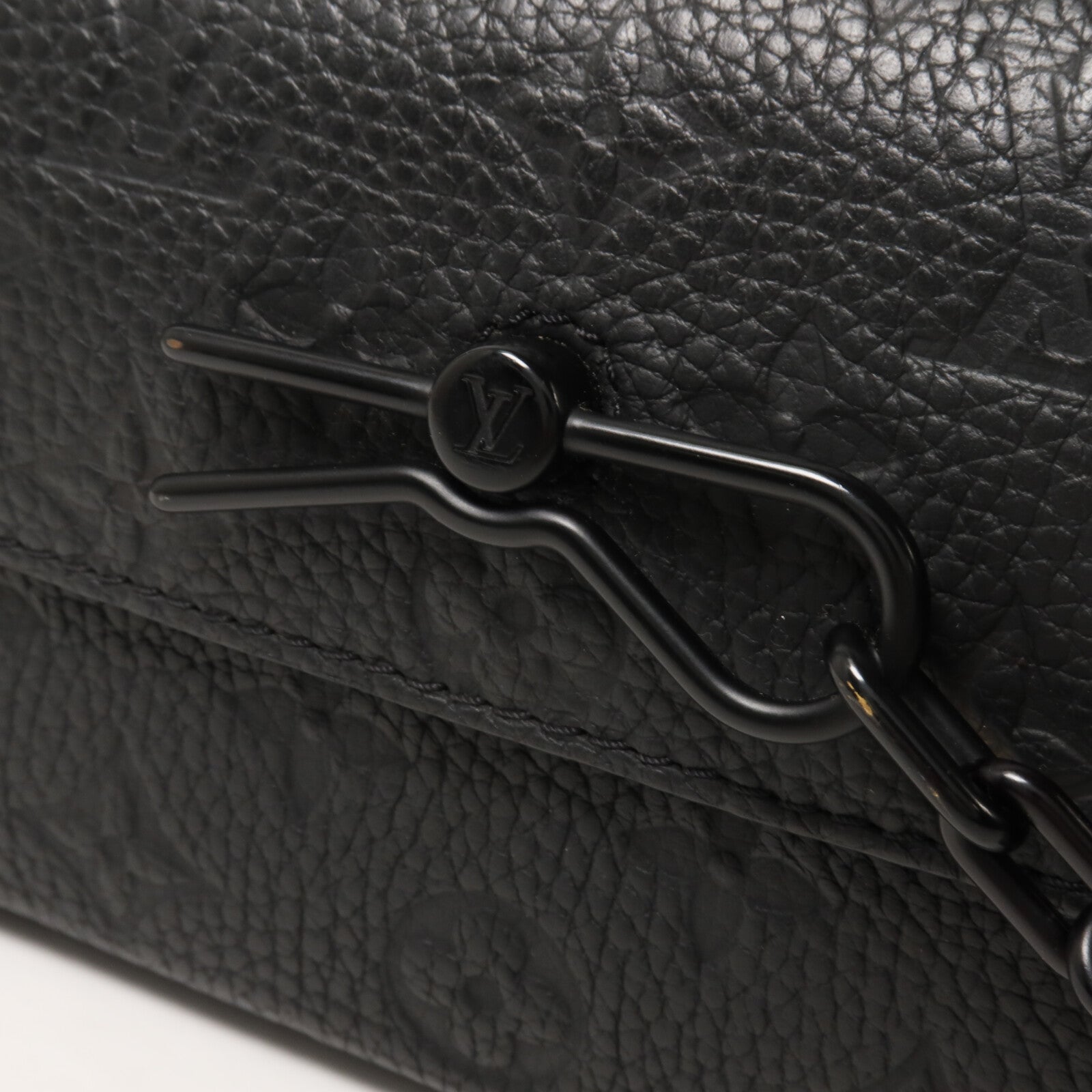 LOUIS VUITTON Monogram Eclipse Steamer Wearable Wallet肩背袋