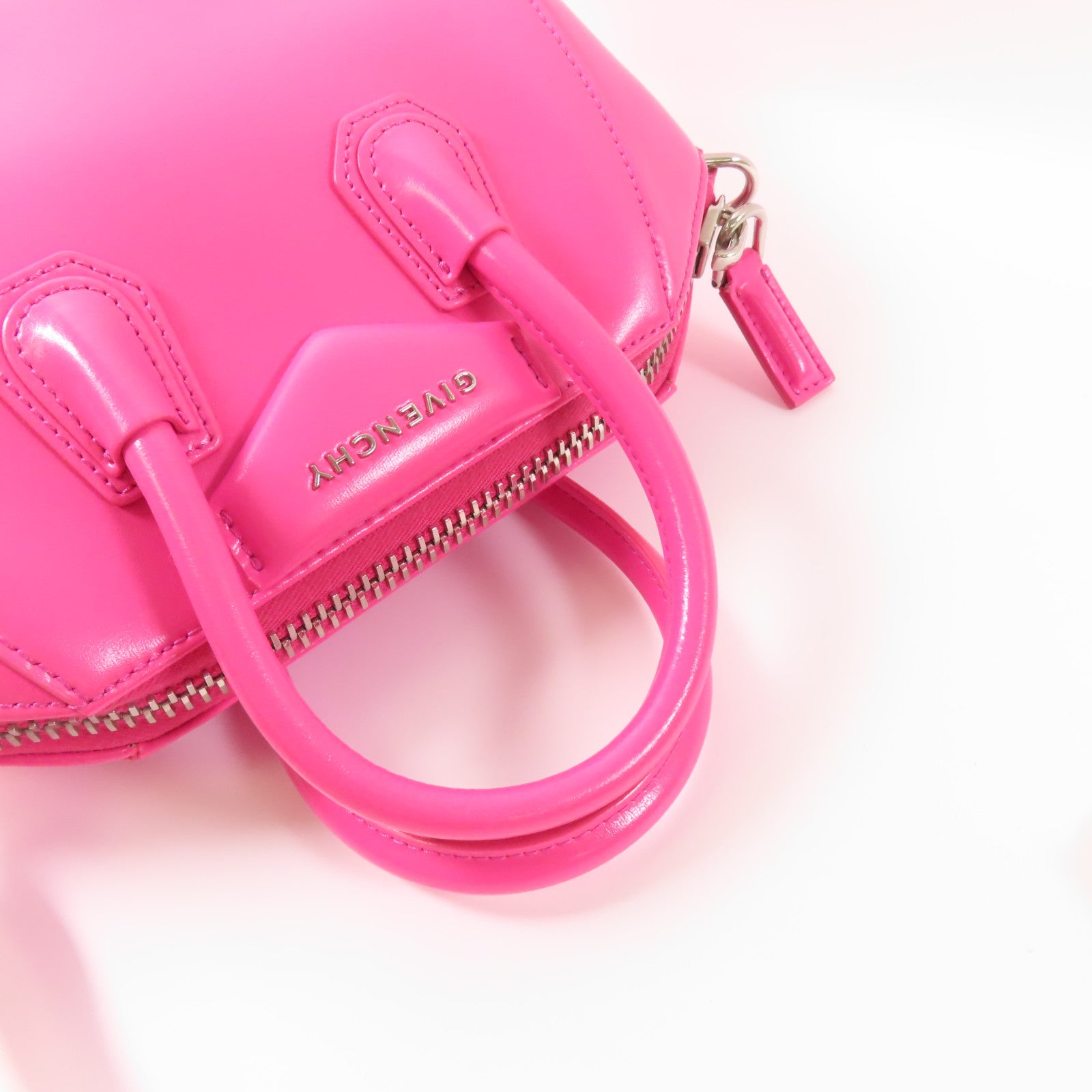 GIVENCHY 牛皮皮革Mini Antigona銀扣手挽肩背兩用袋