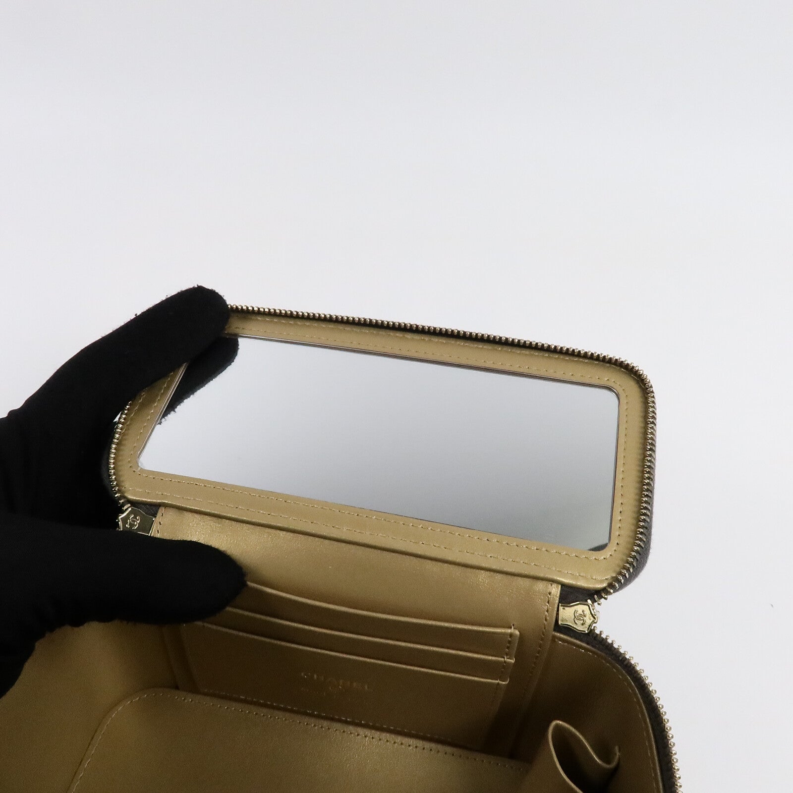 CHANEL 羊皮皮革Vanity Case Gold Ball鏈帶肩背袋