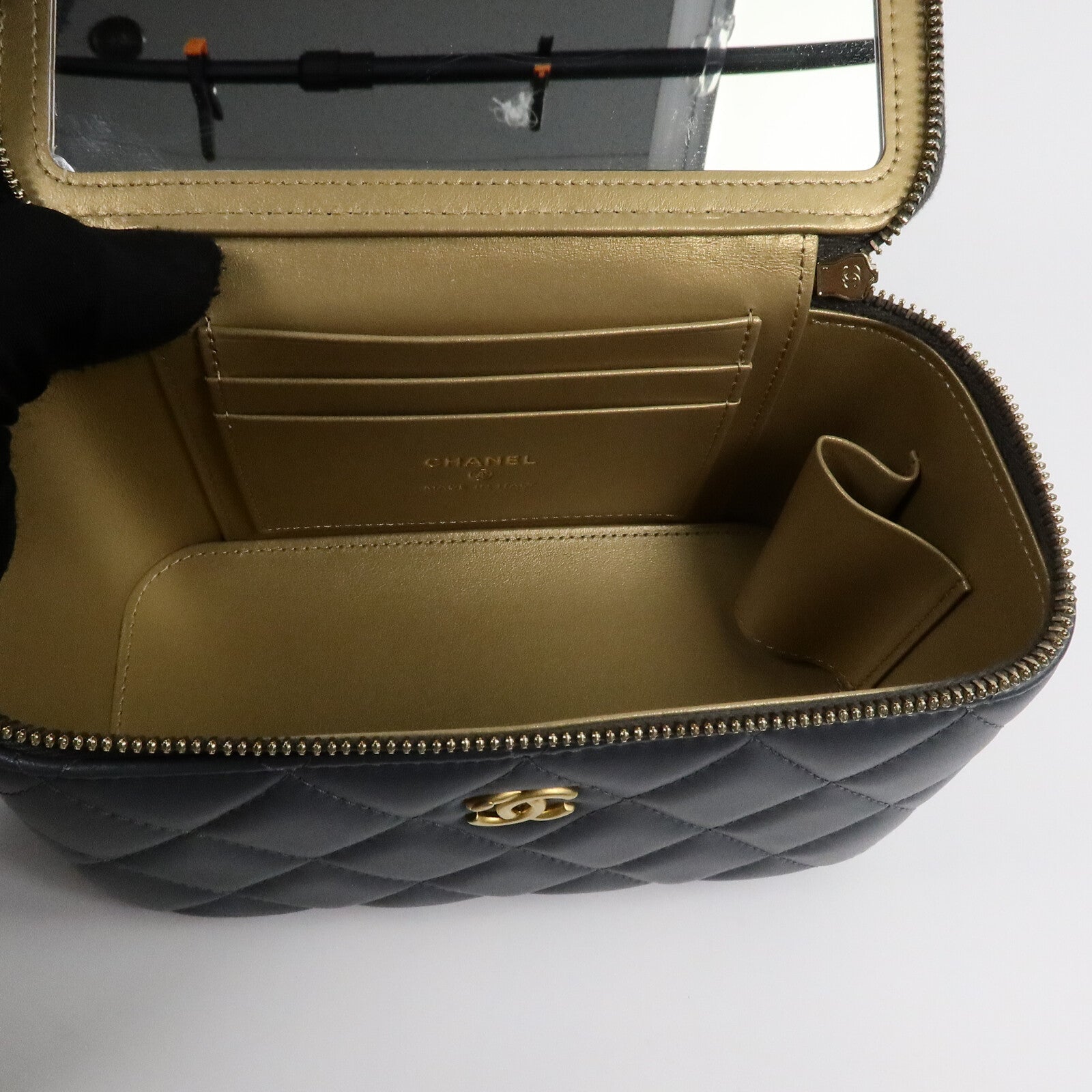 CHANEL 羊皮皮革Vanity Case Gold Ball鏈帶肩背袋