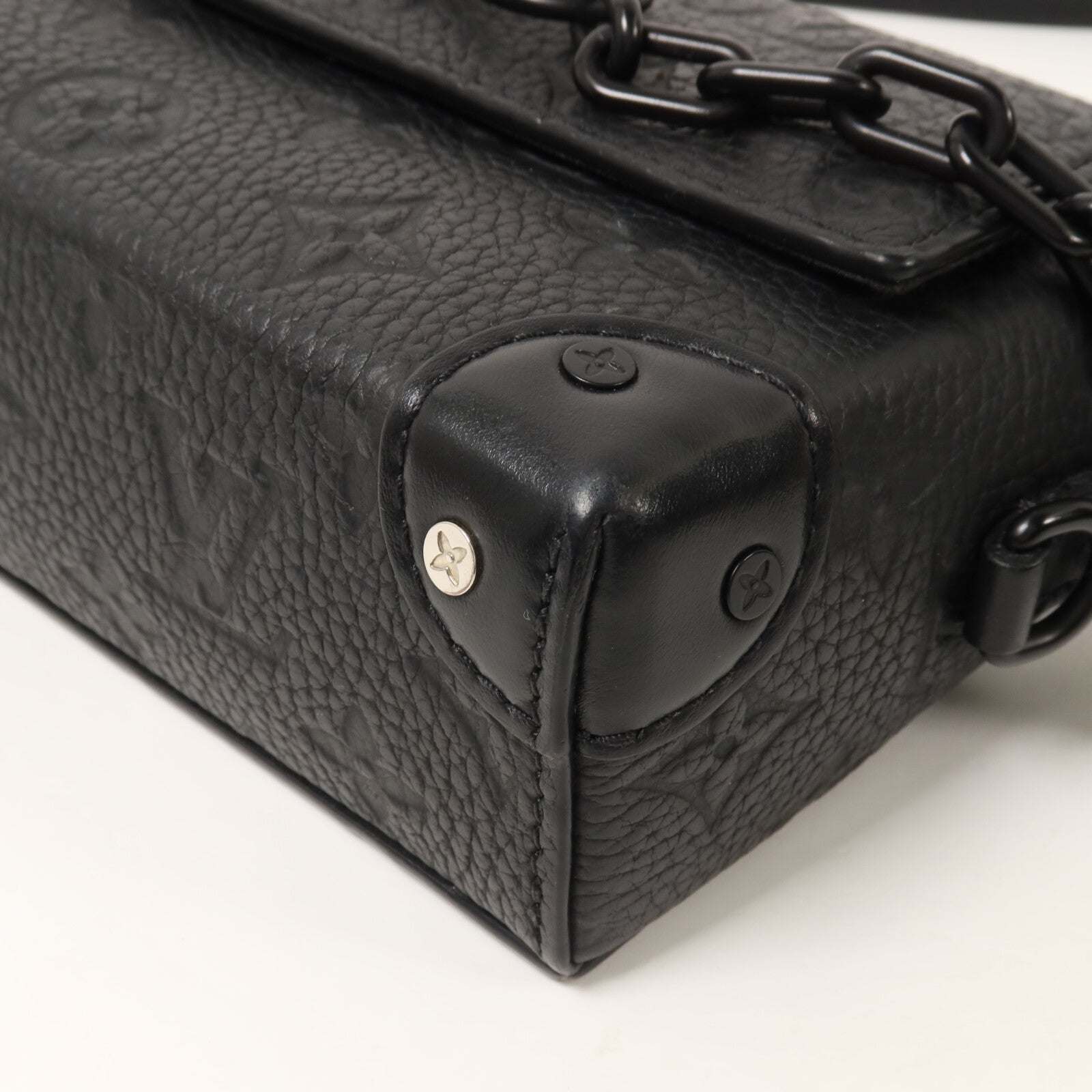 LOUIS VUITTON Monogram Eclipse Steamer Wearable Wallet肩背袋