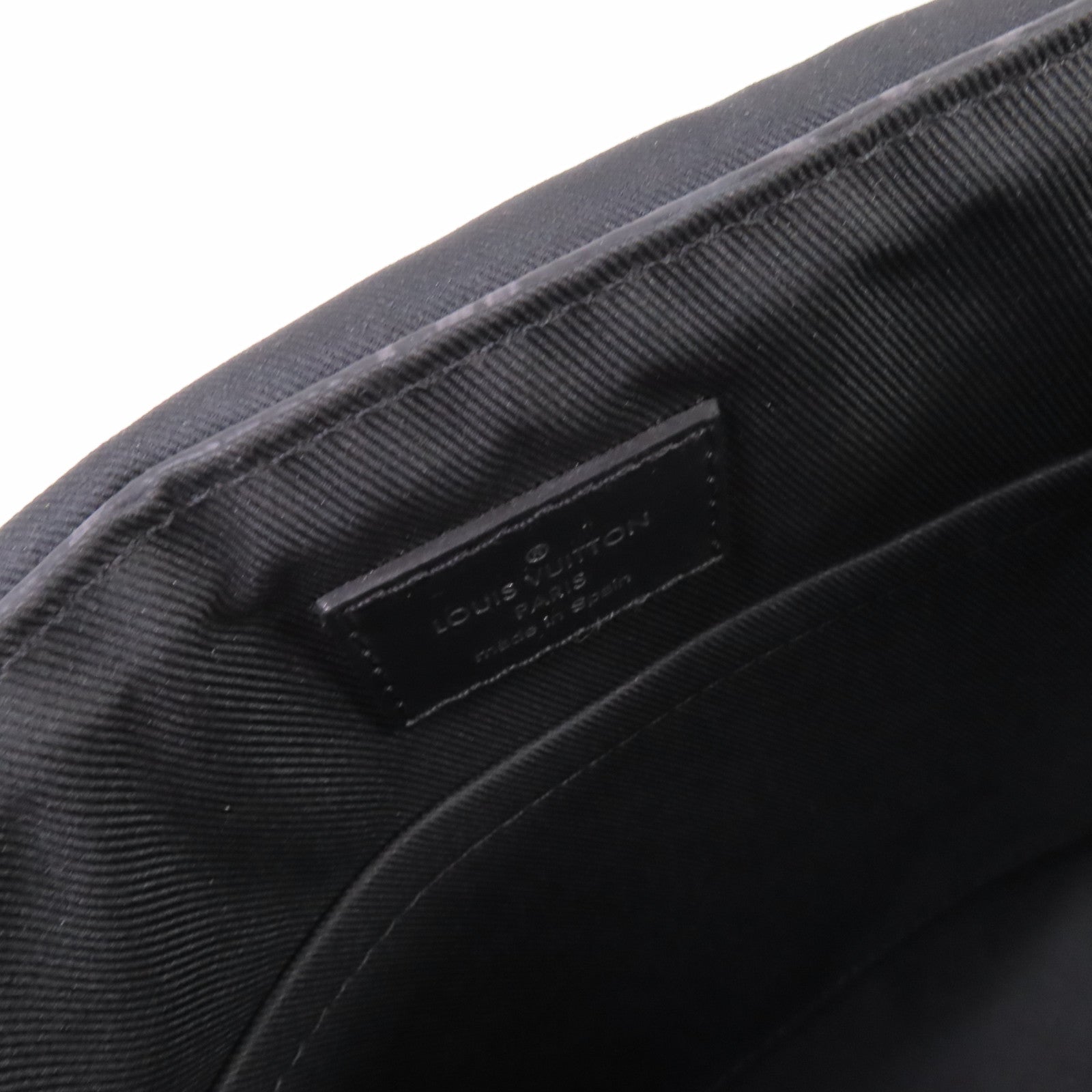 LOUIS VUITTON 【激減優惠】Monogram Eclipse District PM Shoulder Bag銀扣肩背袋黑色