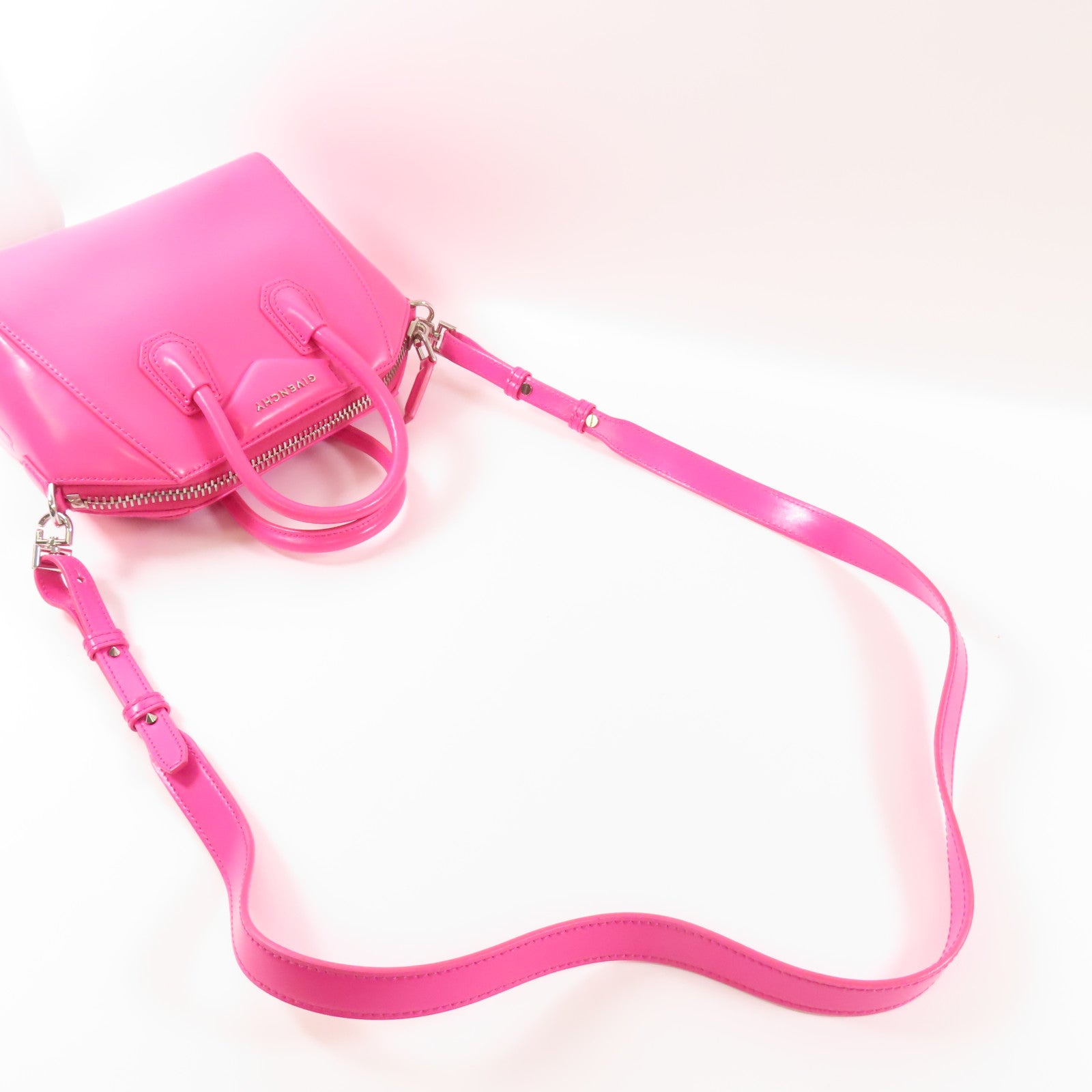 GIVENCHY 牛皮皮革Mini Antigona銀扣手挽肩背兩用袋