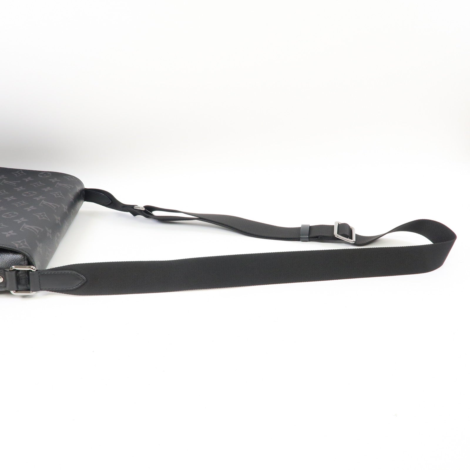 LOUIS VUITTON Monogram Eclipse District PM銀扣肩背袋黑色