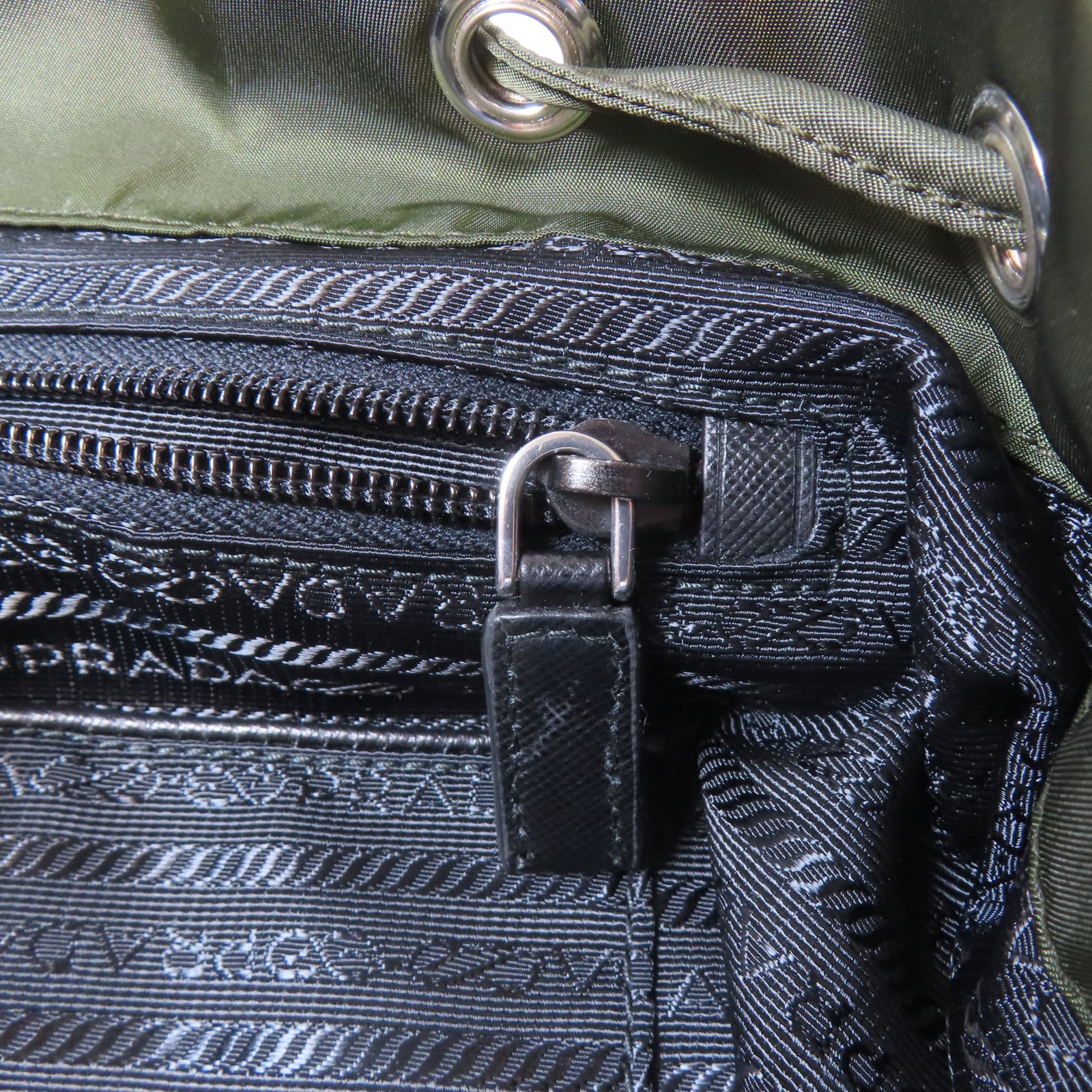 PRADA 尼龍Rucksack銀扣背包綠色