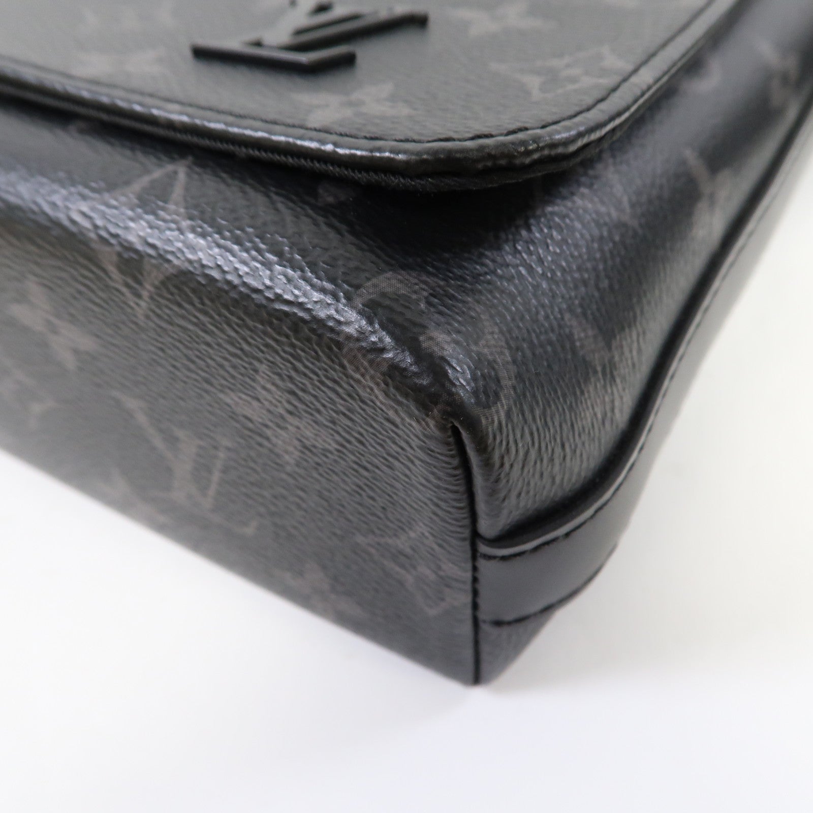 LOUIS VUITTON Monogram Eclipse District PM銀扣肩背袋黑色