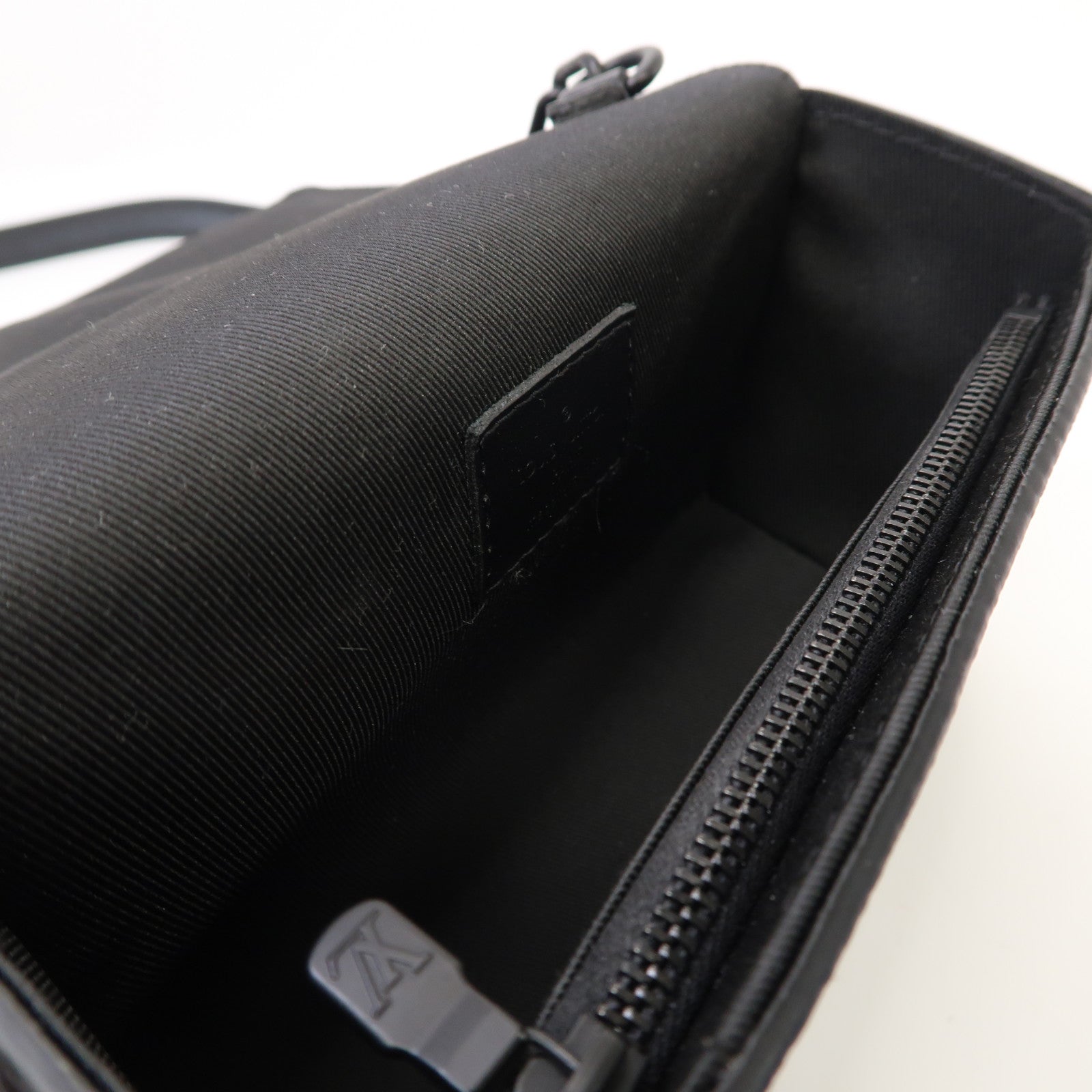 LOUIS VUITTON Monogram Eclipse Steamer肩背袋黑色