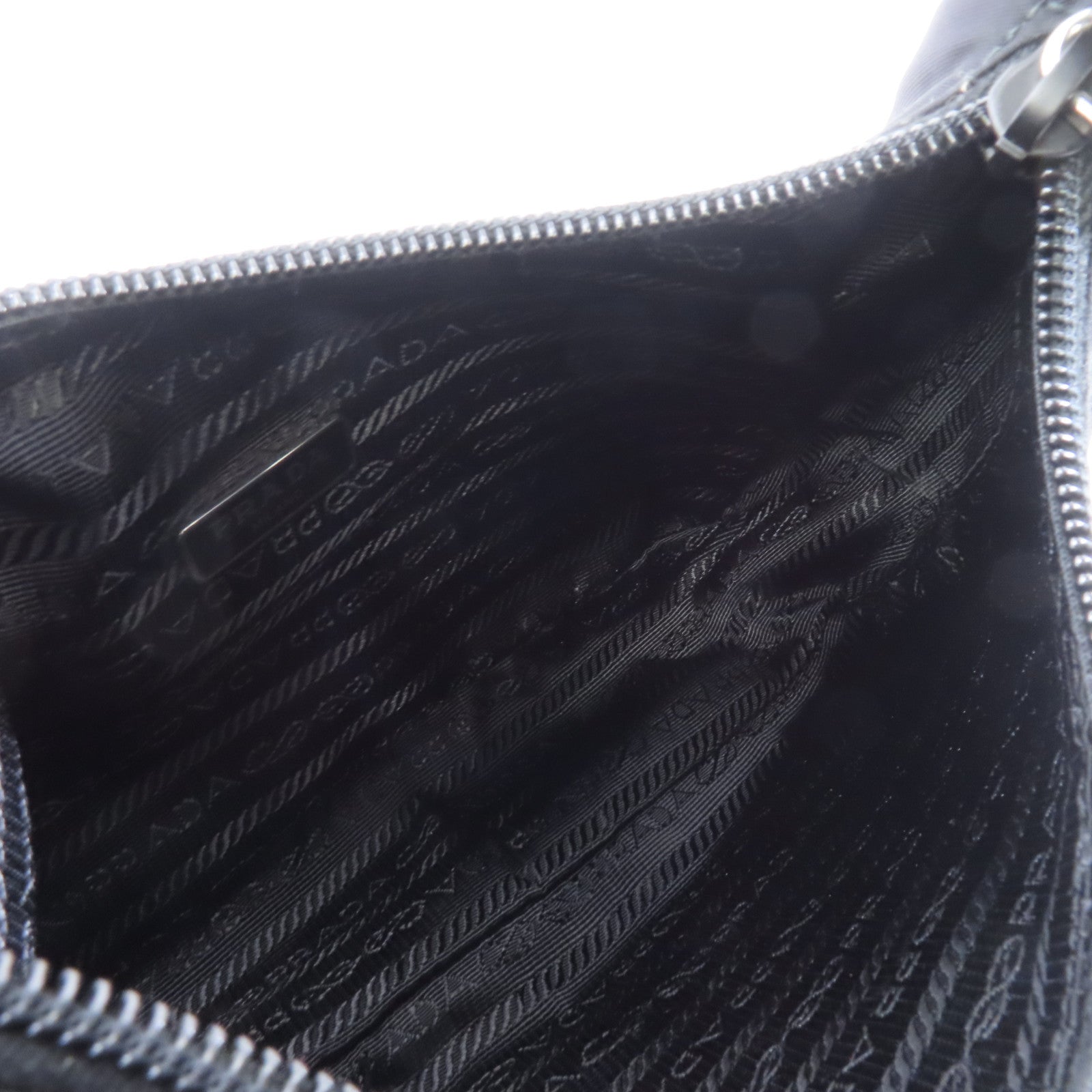 PRADA 尼龍Shoulder Bag銀扣肩背袋黑色