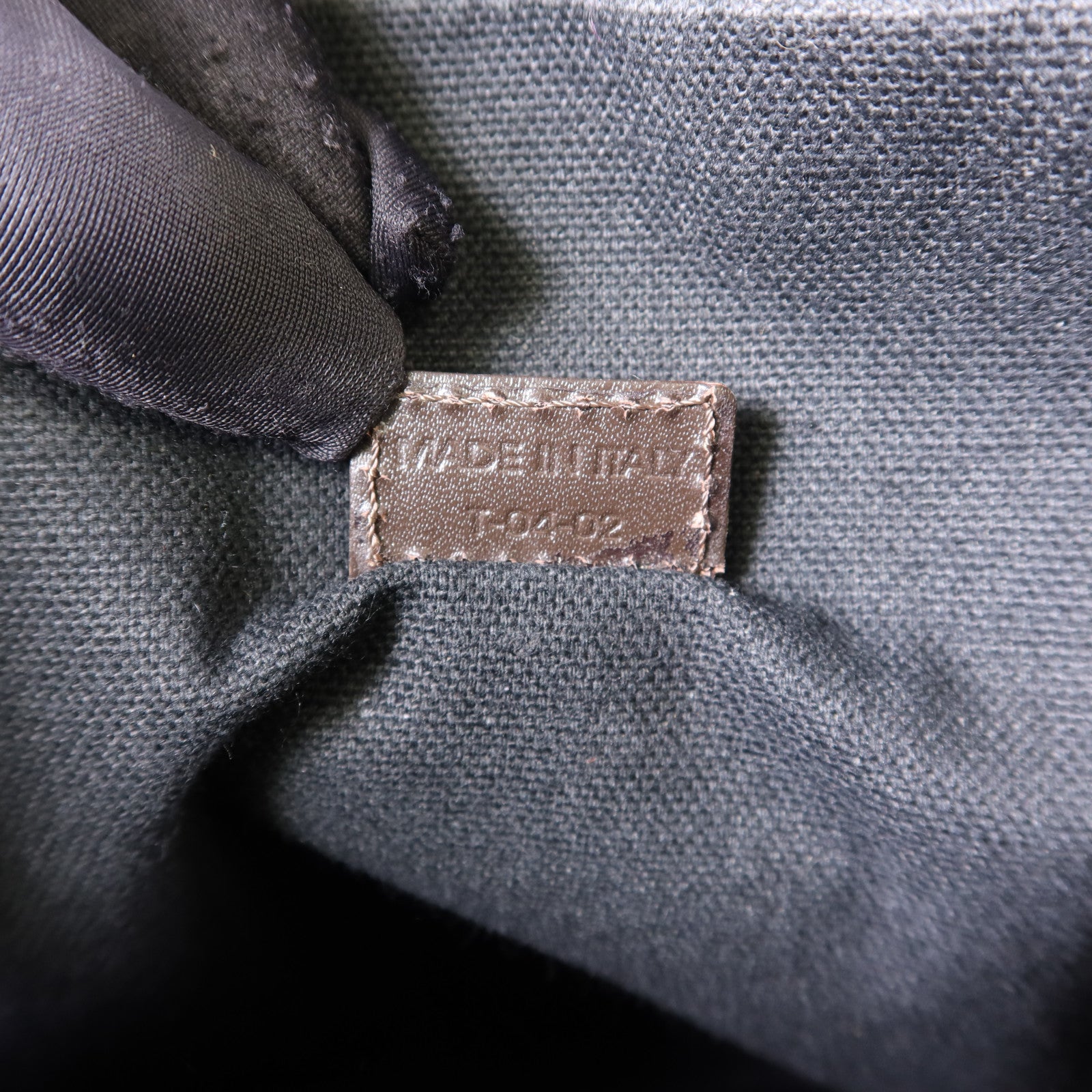 BURBERRY 塗層帆布Shoulder Bag銀扣肩背袋
