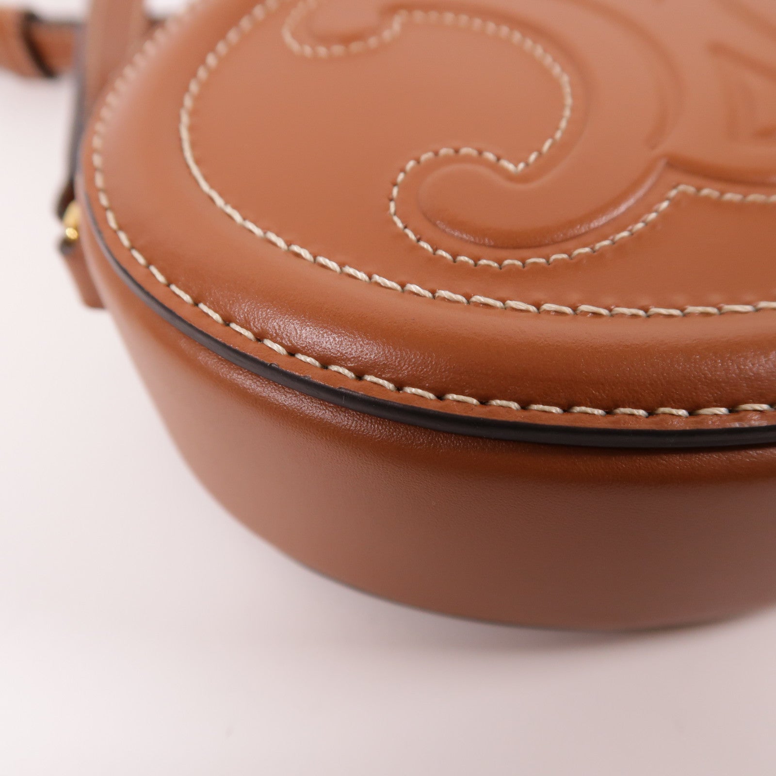 CELINE 皮革Oval Purse Cuir Triomphe金扣肩背袋