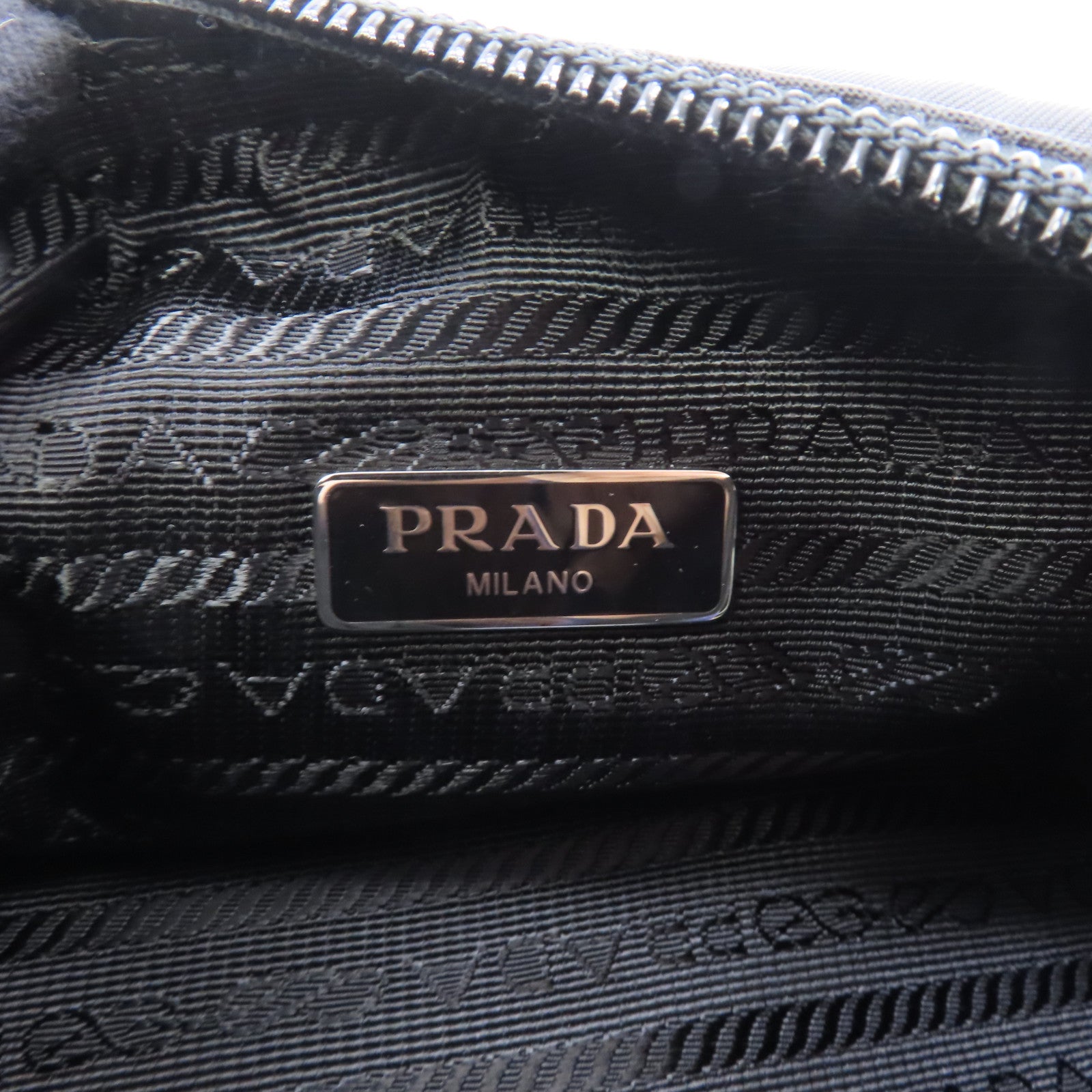 PRADA 尼龍Shoulder Bag銀扣肩背袋黑色