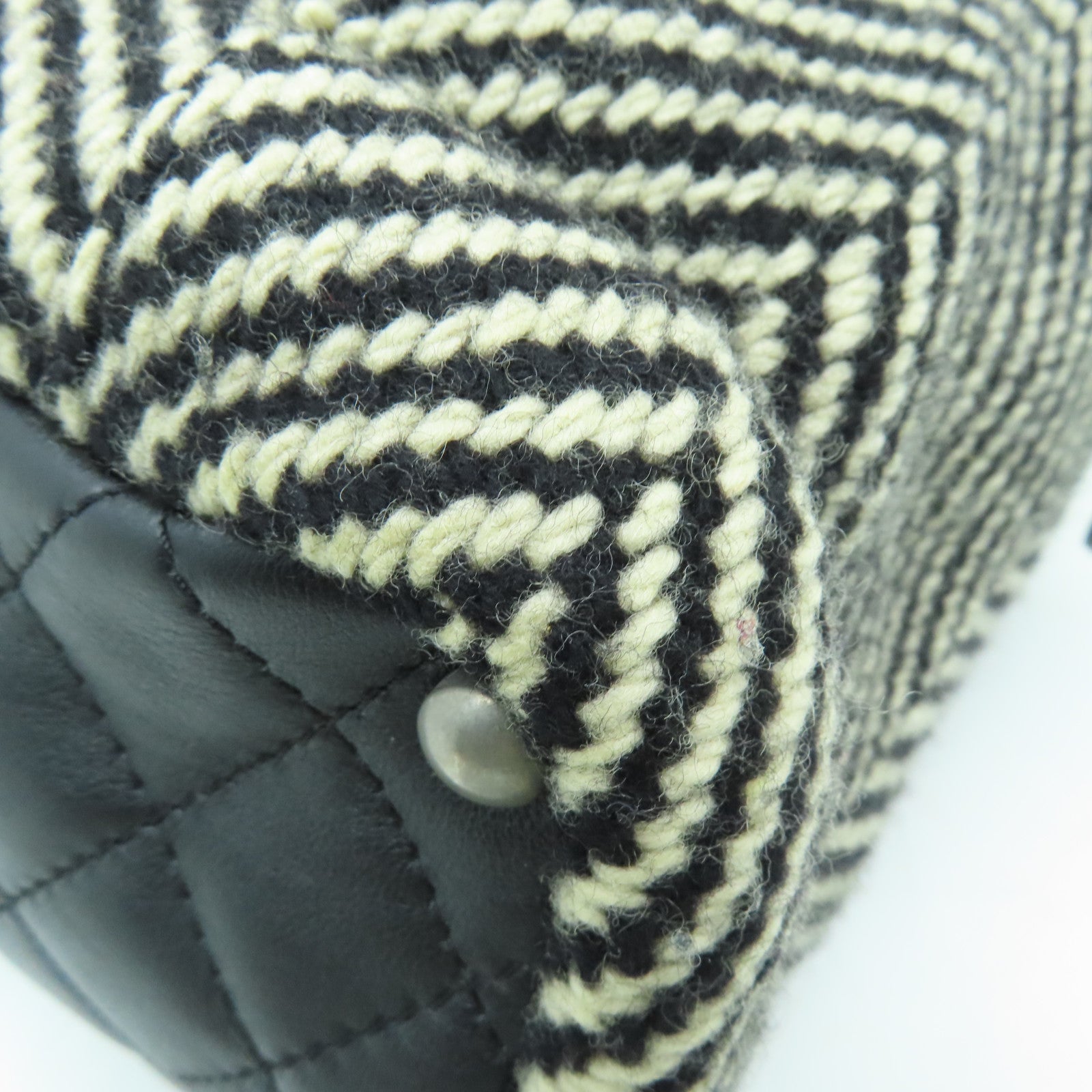 CHANEL 【清倉大減價】菱格牛皮皮革Tweed Hand Bag銀扣手挽袋黑色/白色