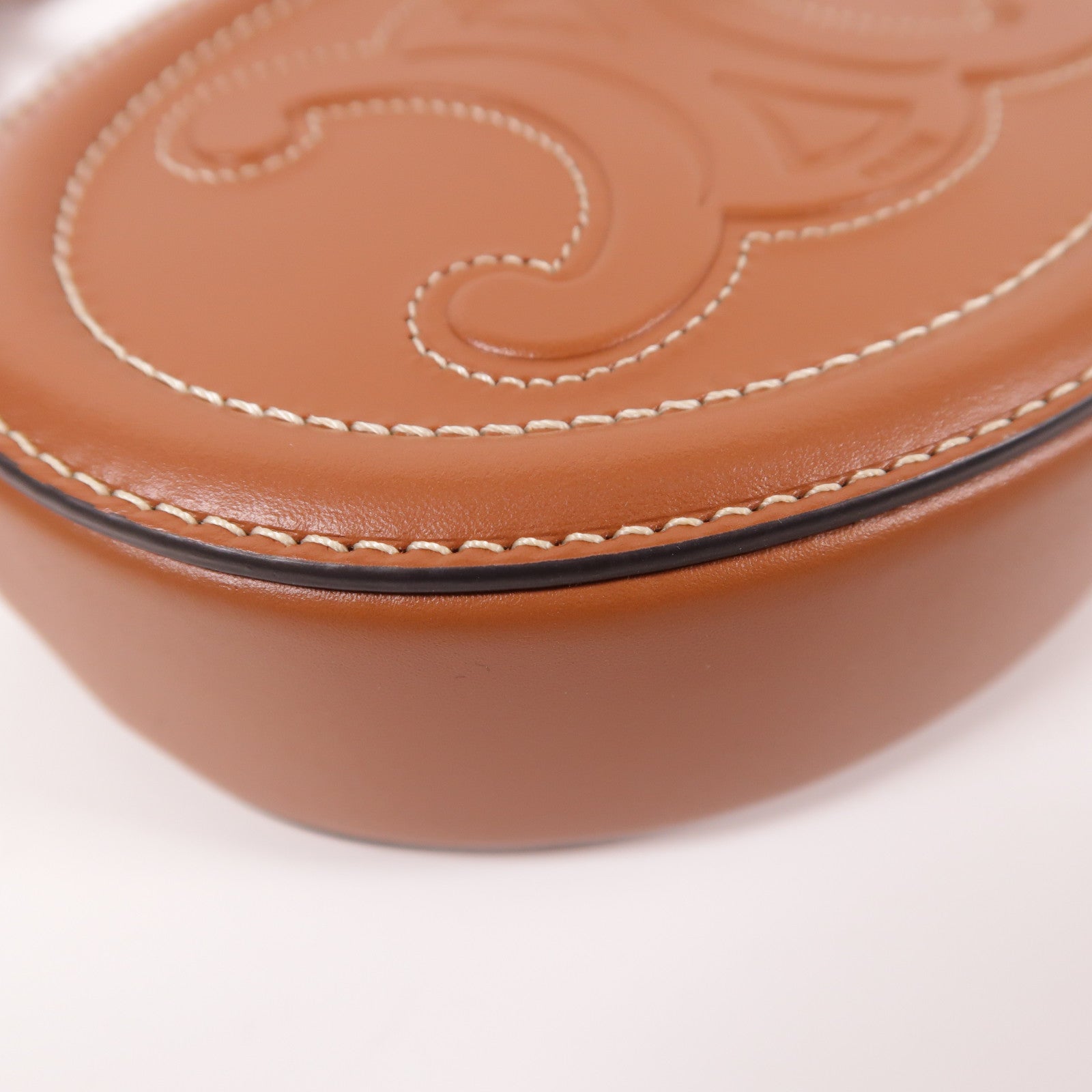 CELINE 皮革Oval Purse Cuir Triomphe金扣肩背袋