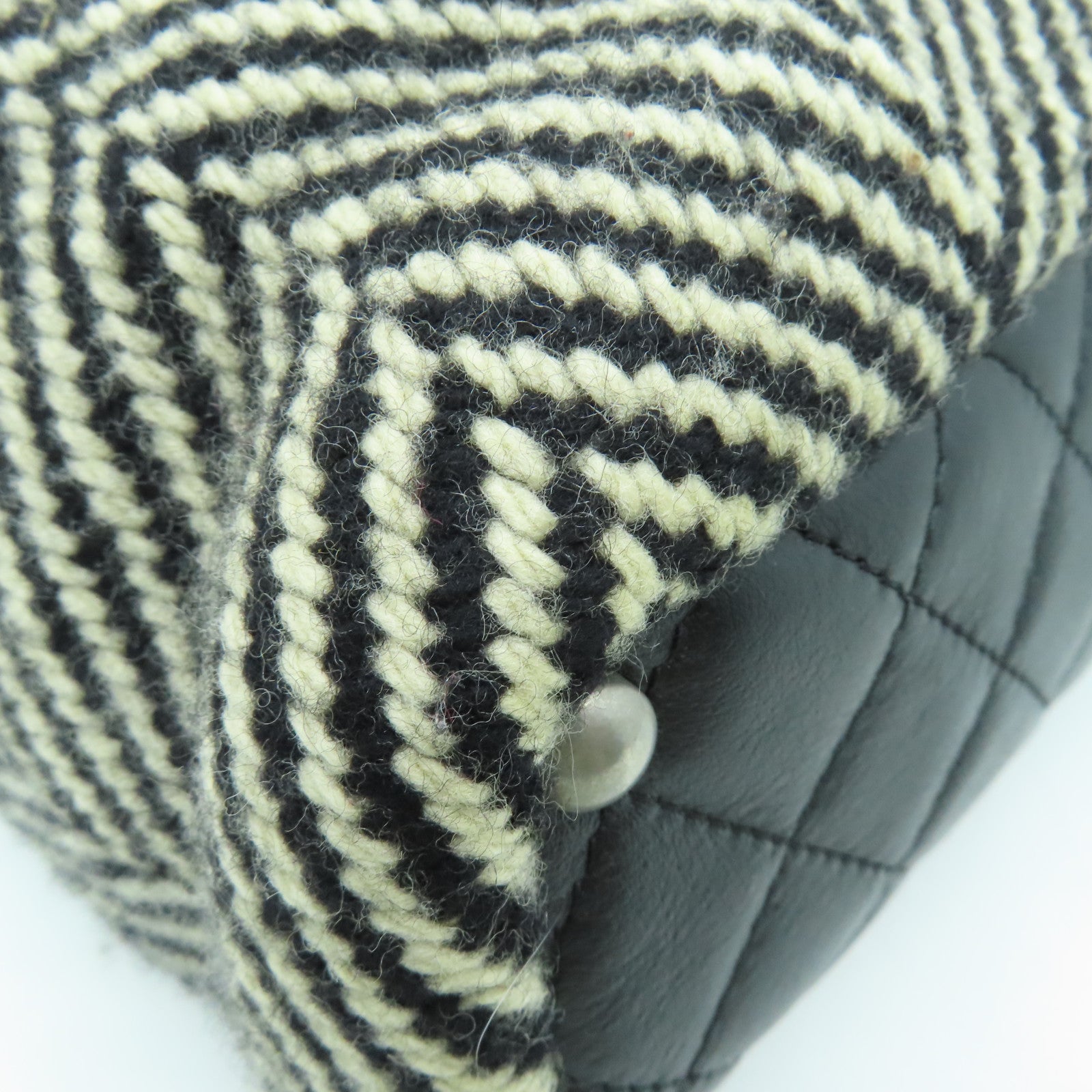 CHANEL 【清倉大減價】菱格牛皮皮革Tweed Hand Bag銀扣手挽袋黑色/白色