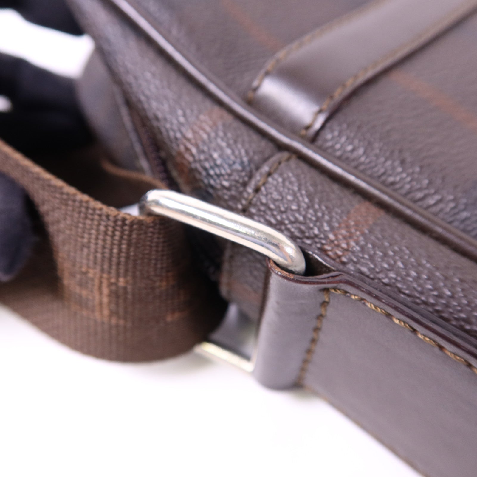 BURBERRY 塗層帆布Shoulder Bag銀扣肩背袋