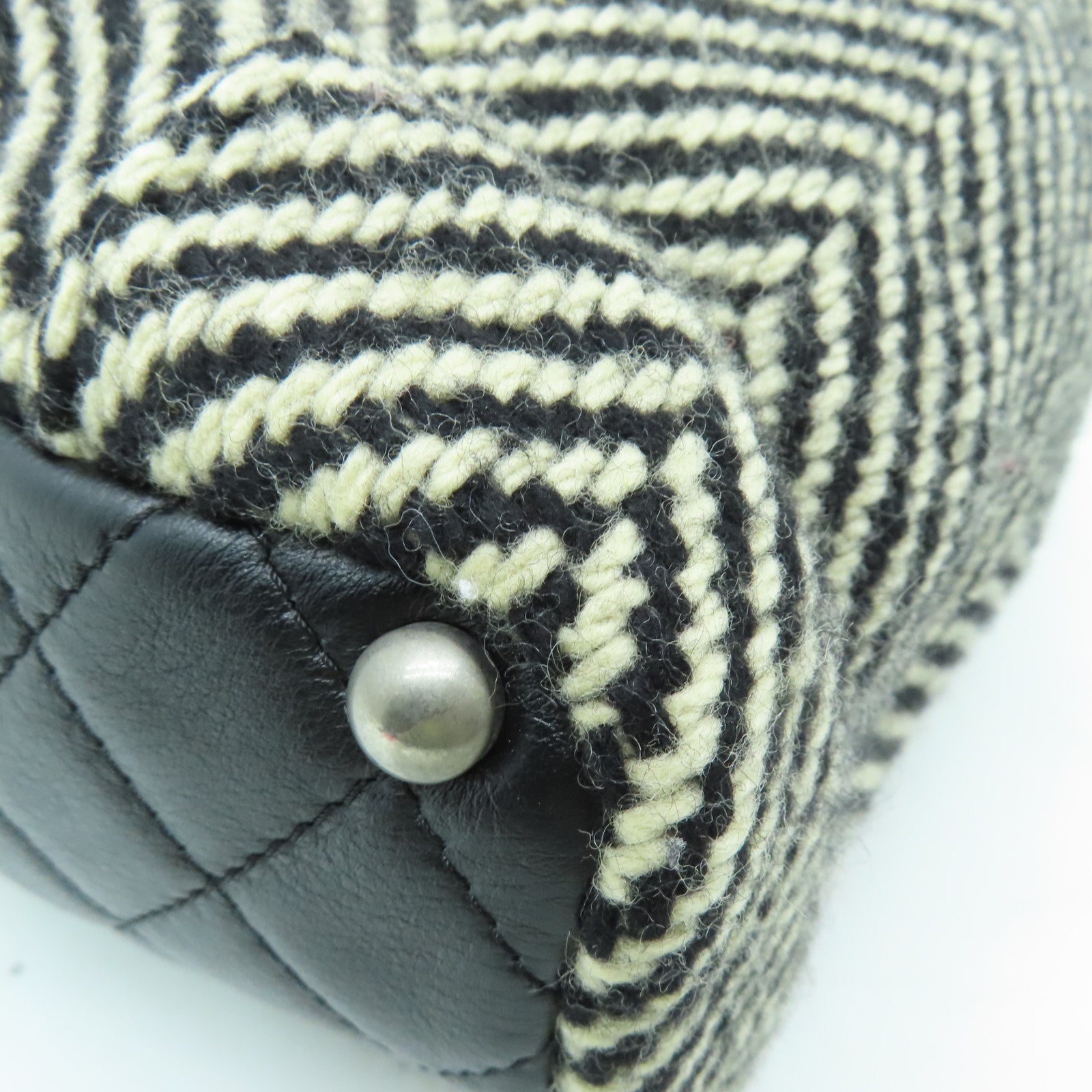 CHANEL 【清倉大減價】菱格牛皮皮革Tweed Hand Bag銀扣手挽袋黑色/白色