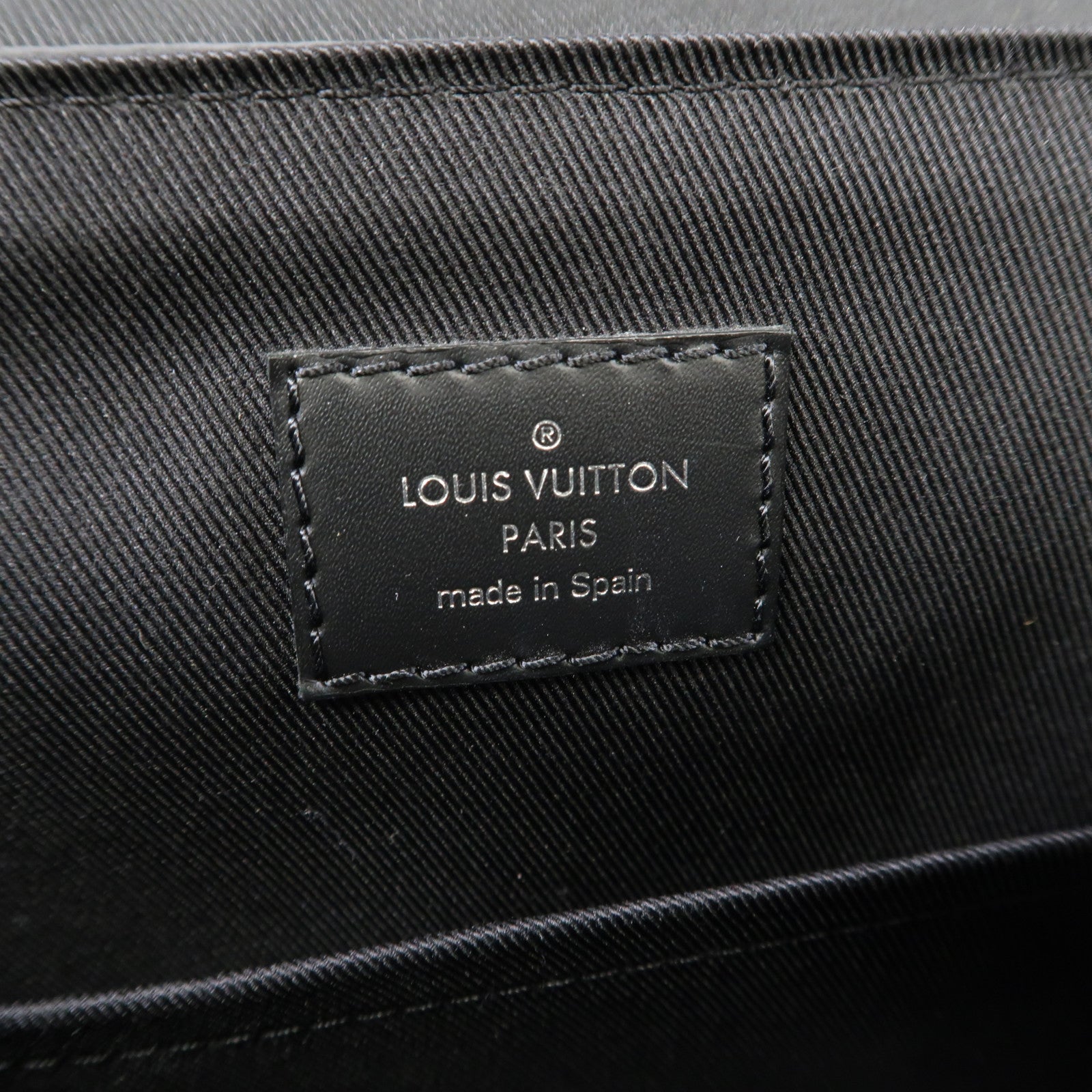 LOUIS VUITTON Monogram Eclipse District PM銀扣肩背袋黑色