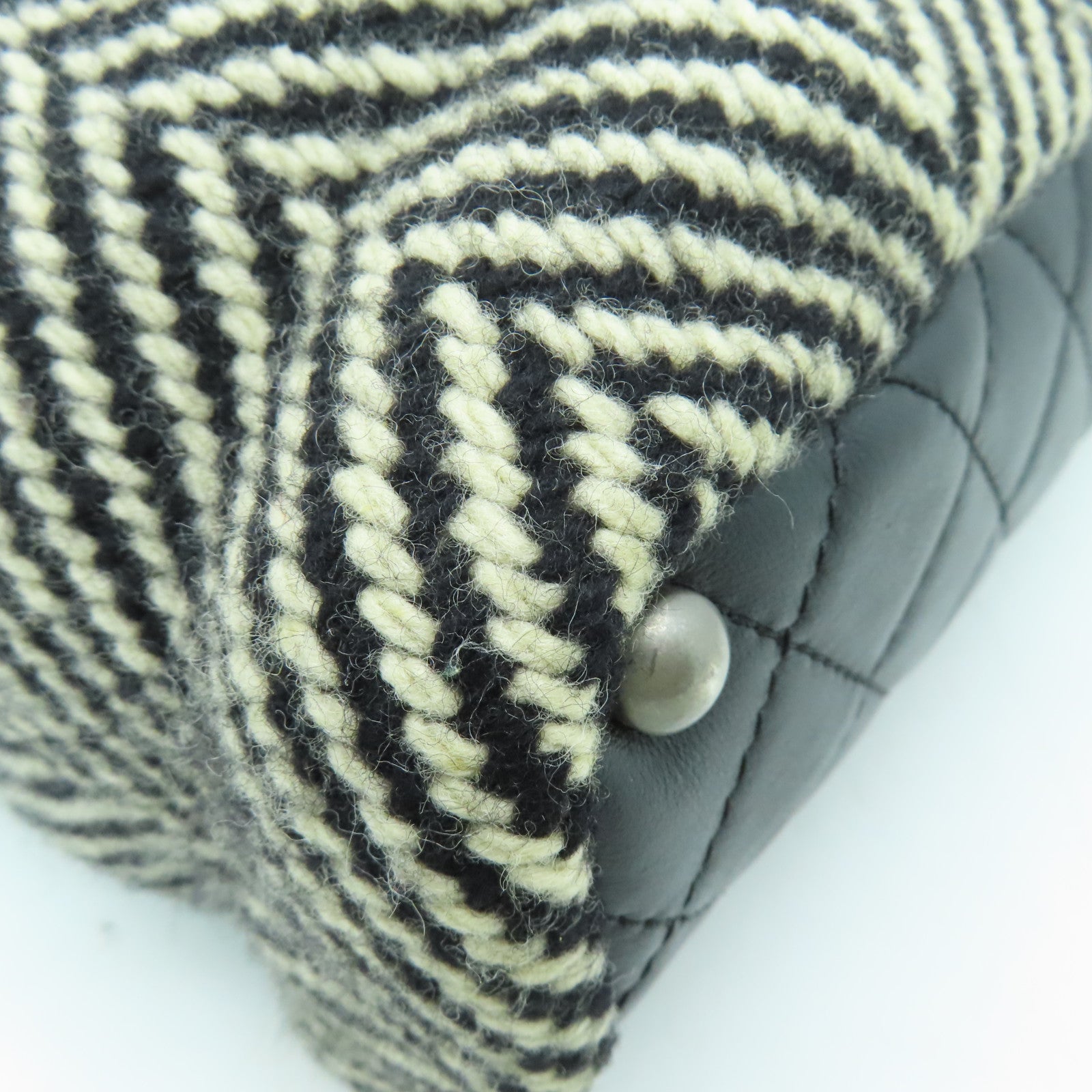 CHANEL 【清倉大減價】菱格牛皮皮革Tweed Hand Bag銀扣手挽袋黑色/白色