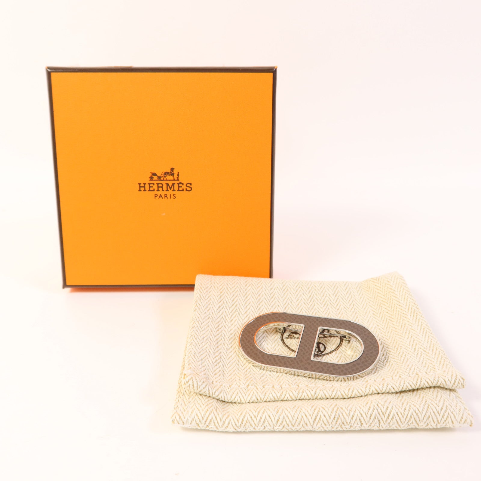 HERMES 金屬/Epsom皮革Chaine d'Aucre Brooch銀扣胸針Etain