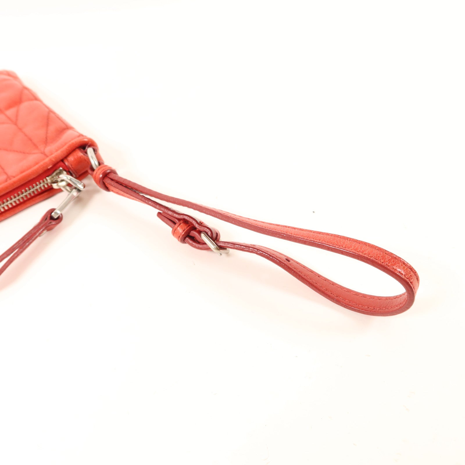 Miu Miu 牛皮皮革Pouch銀扣小袋