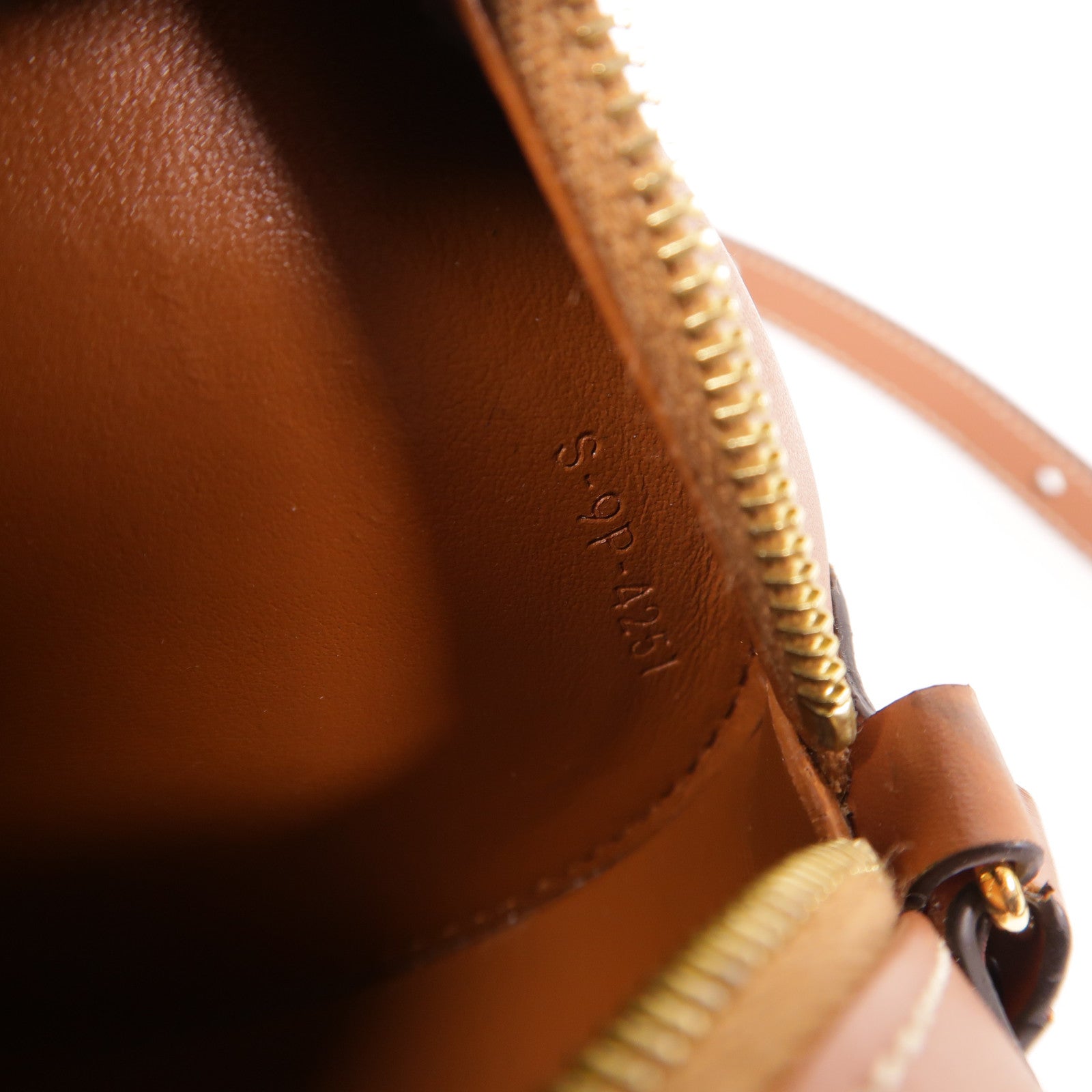 CELINE 皮革Oval Purse Cuir Triomphe金扣肩背袋