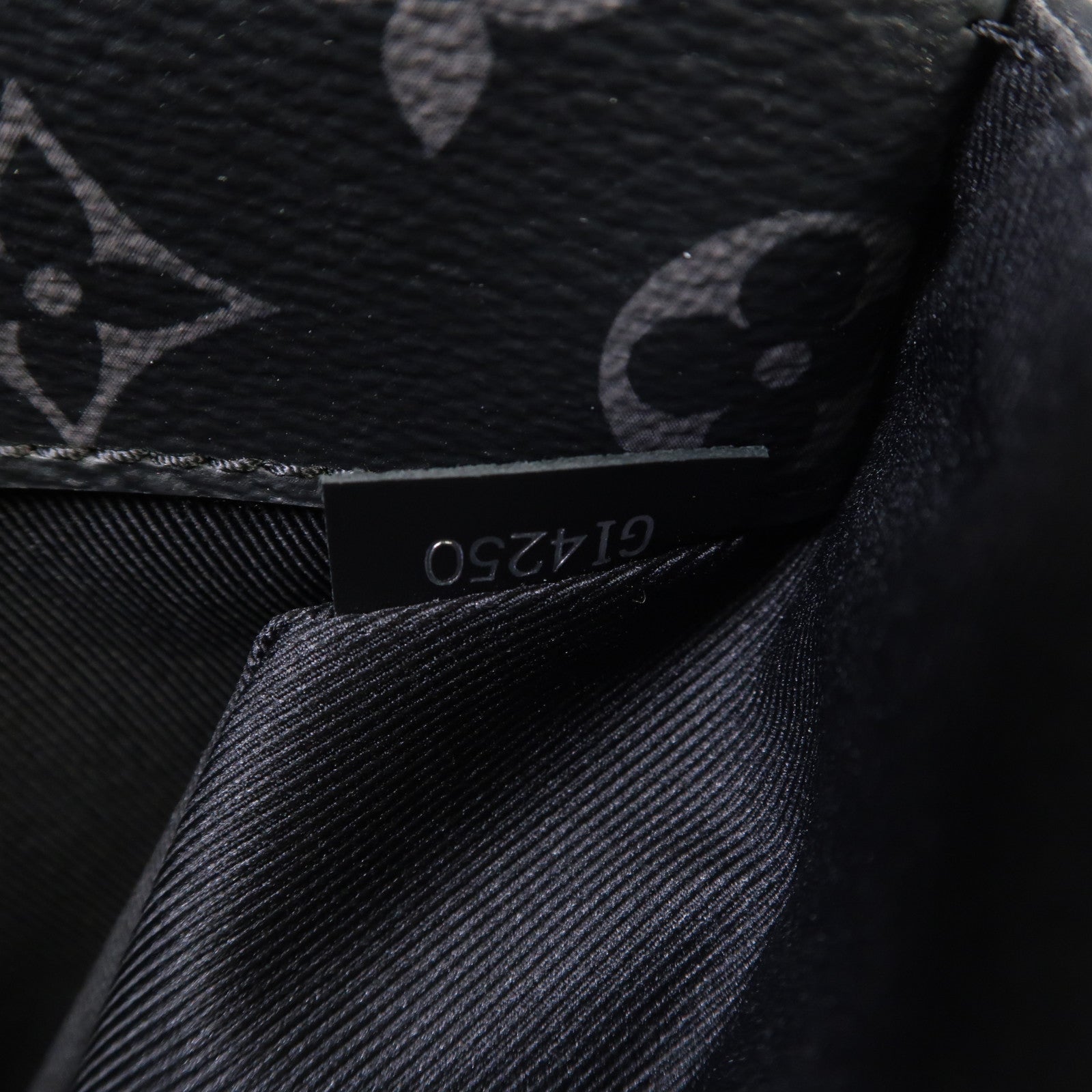 LOUIS VUITTON Monogram Eclipse District PM銀扣肩背袋黑色