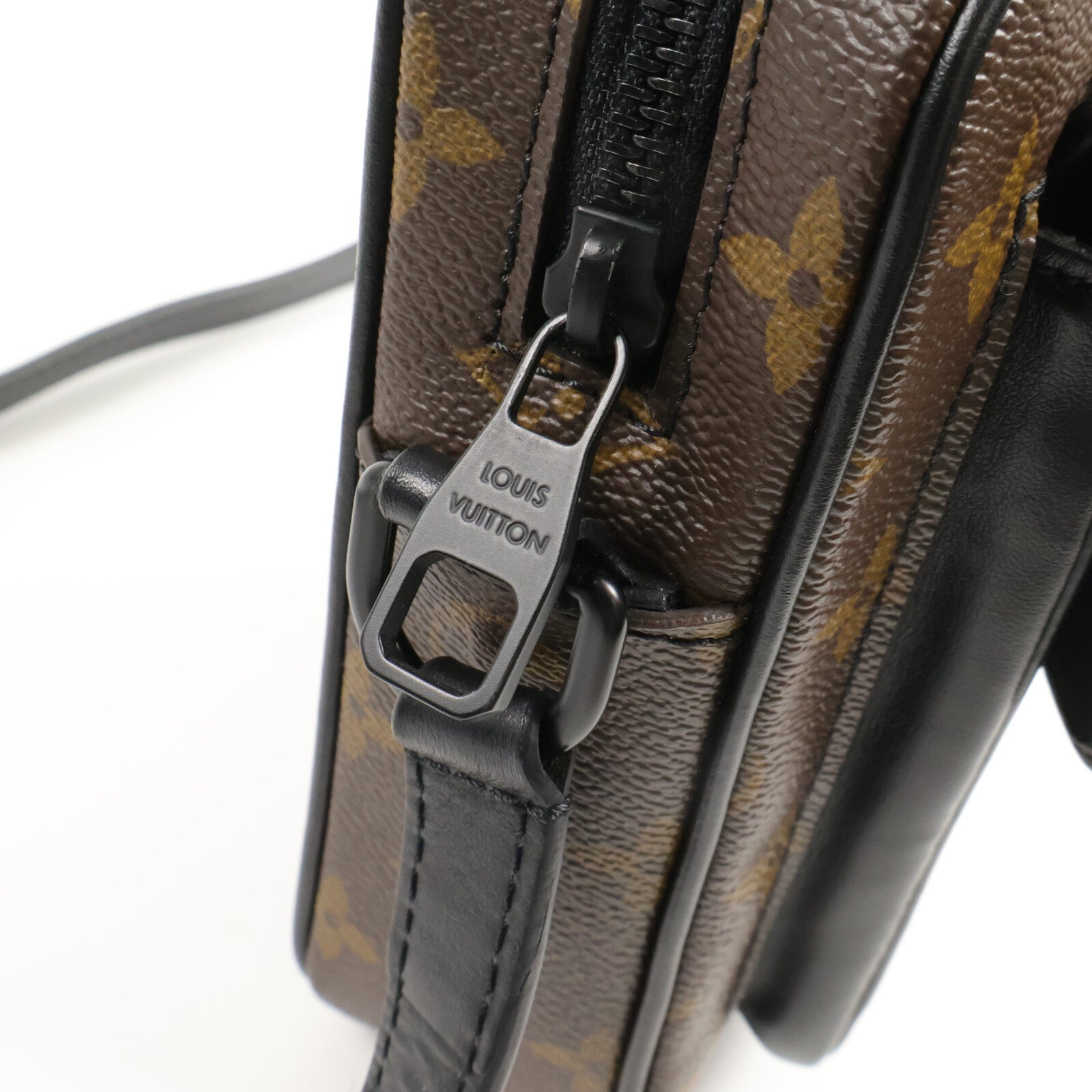 LOUIS VUITTON Monogram Macassar Christopher Wearable Wallet肩背袋