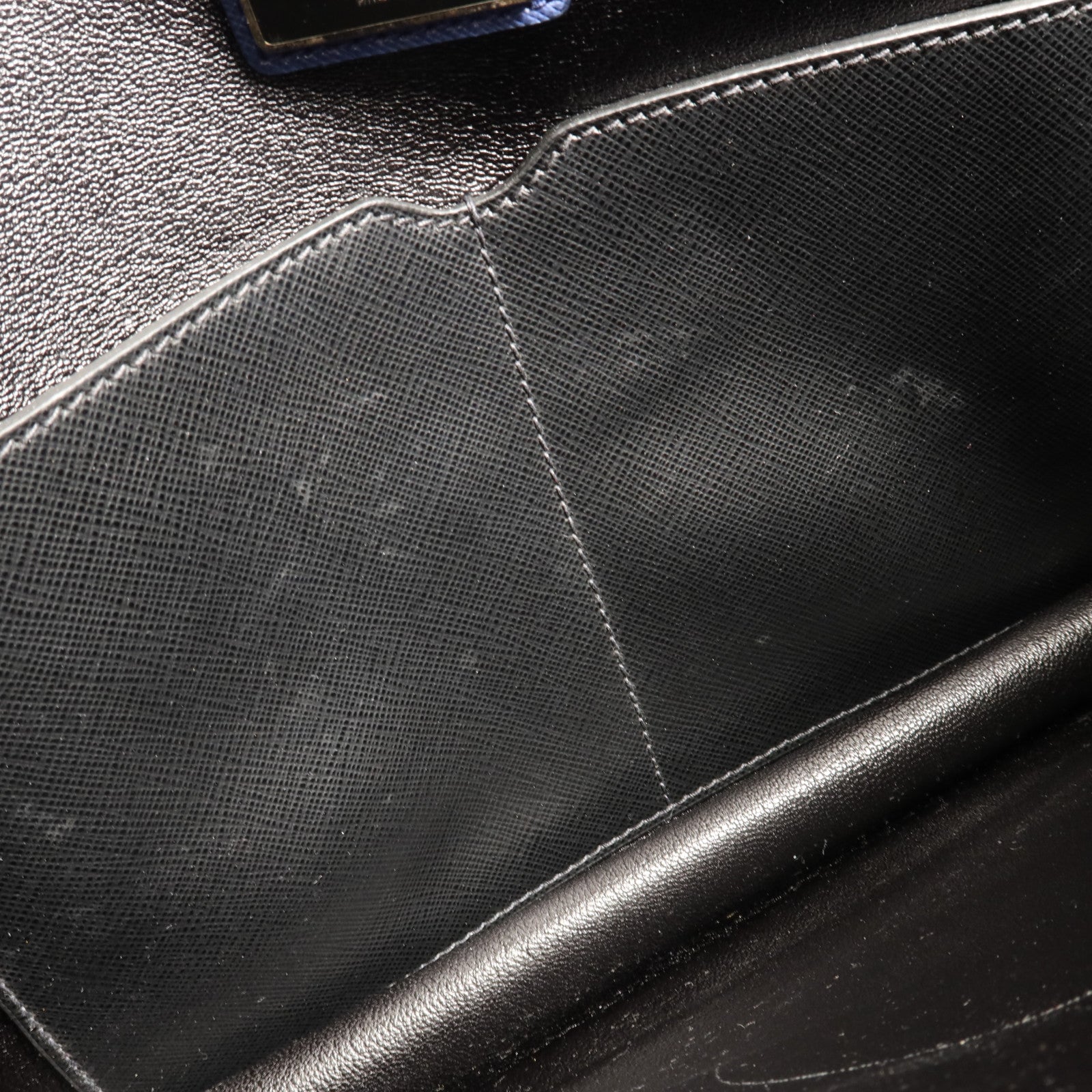 PRADA 牛皮皮革Briefcase銀扣公事包