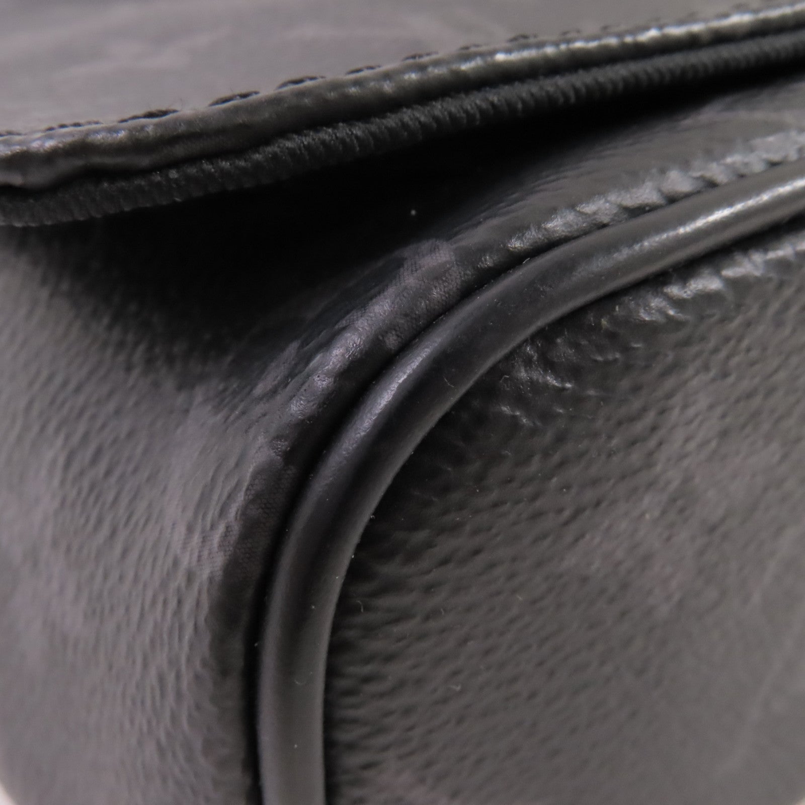 LOUIS VUITTON Monogram Eclipse District PM Shoulder Bag銀扣肩背袋黑色