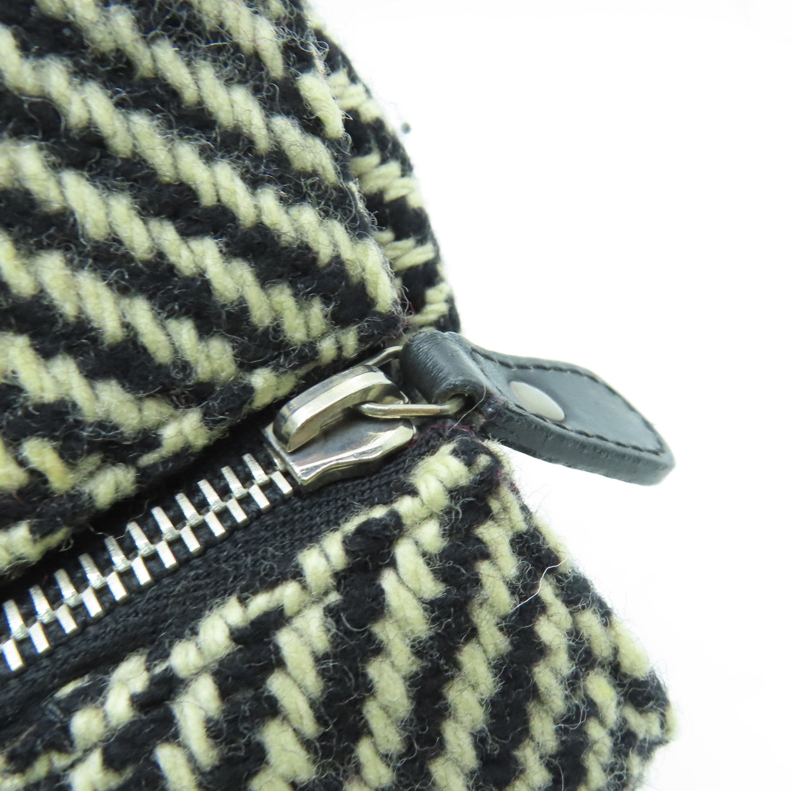 CHANEL 【清倉大減價】菱格牛皮皮革Tweed Hand Bag銀扣手挽袋黑色/白色