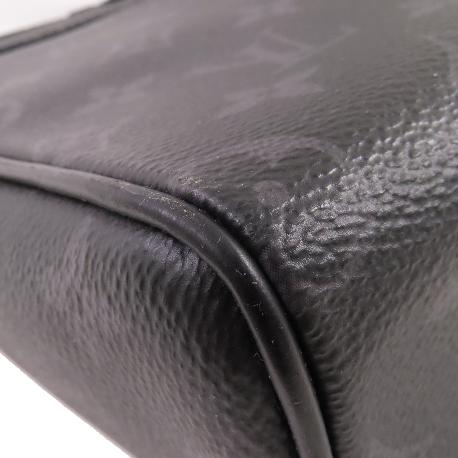 LOUIS VUITTON Monogram Eclipse District PM Shoulder Bag銀扣肩背袋黑色