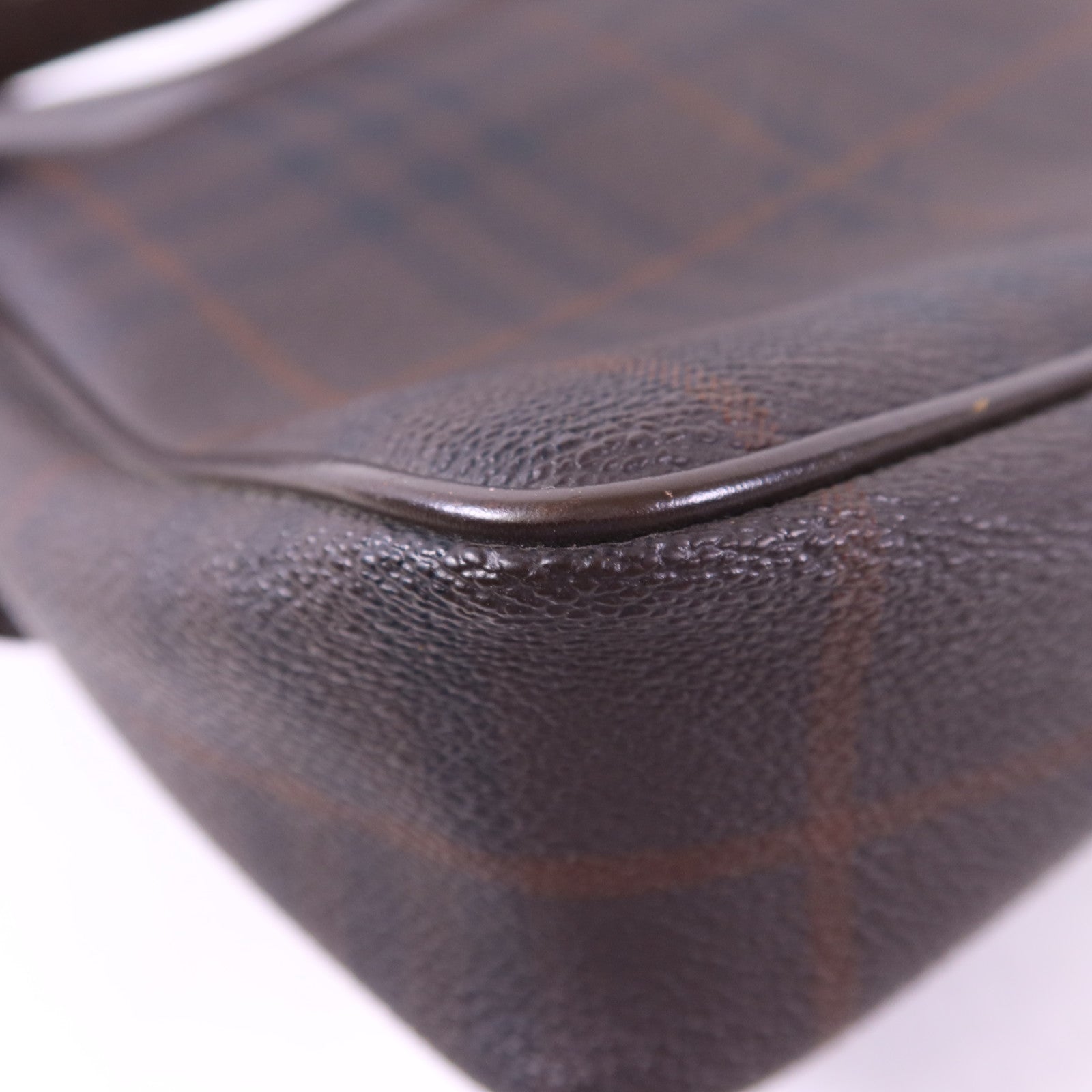 BURBERRY 塗層帆布Shoulder Bag銀扣肩背袋
