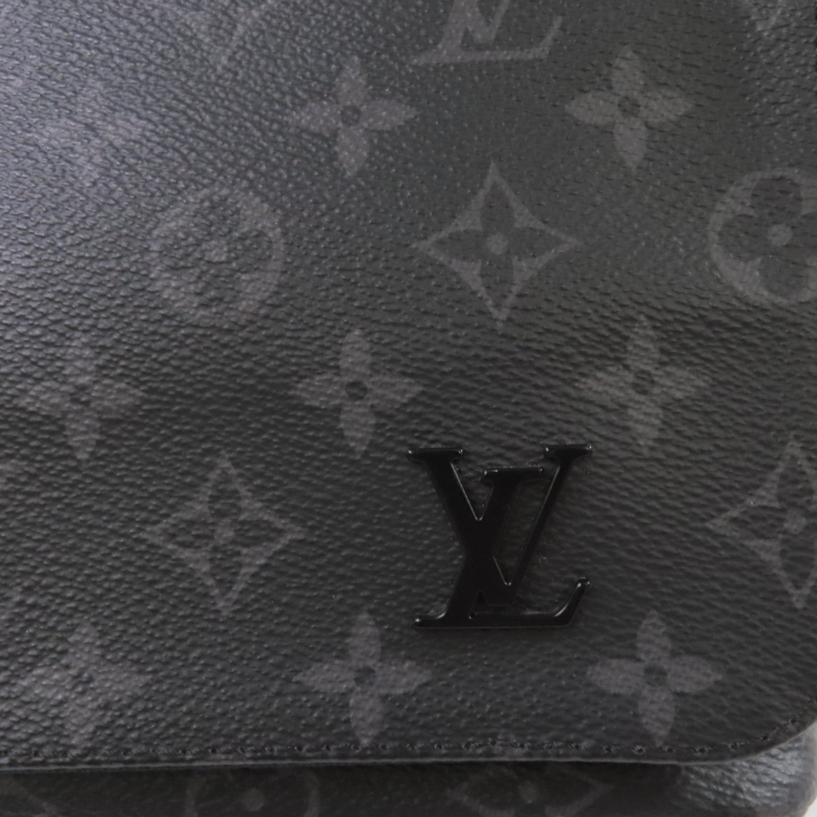 LOUIS VUITTON Monogram Eclipse District PM Shoulder Bag銀扣肩背袋黑色