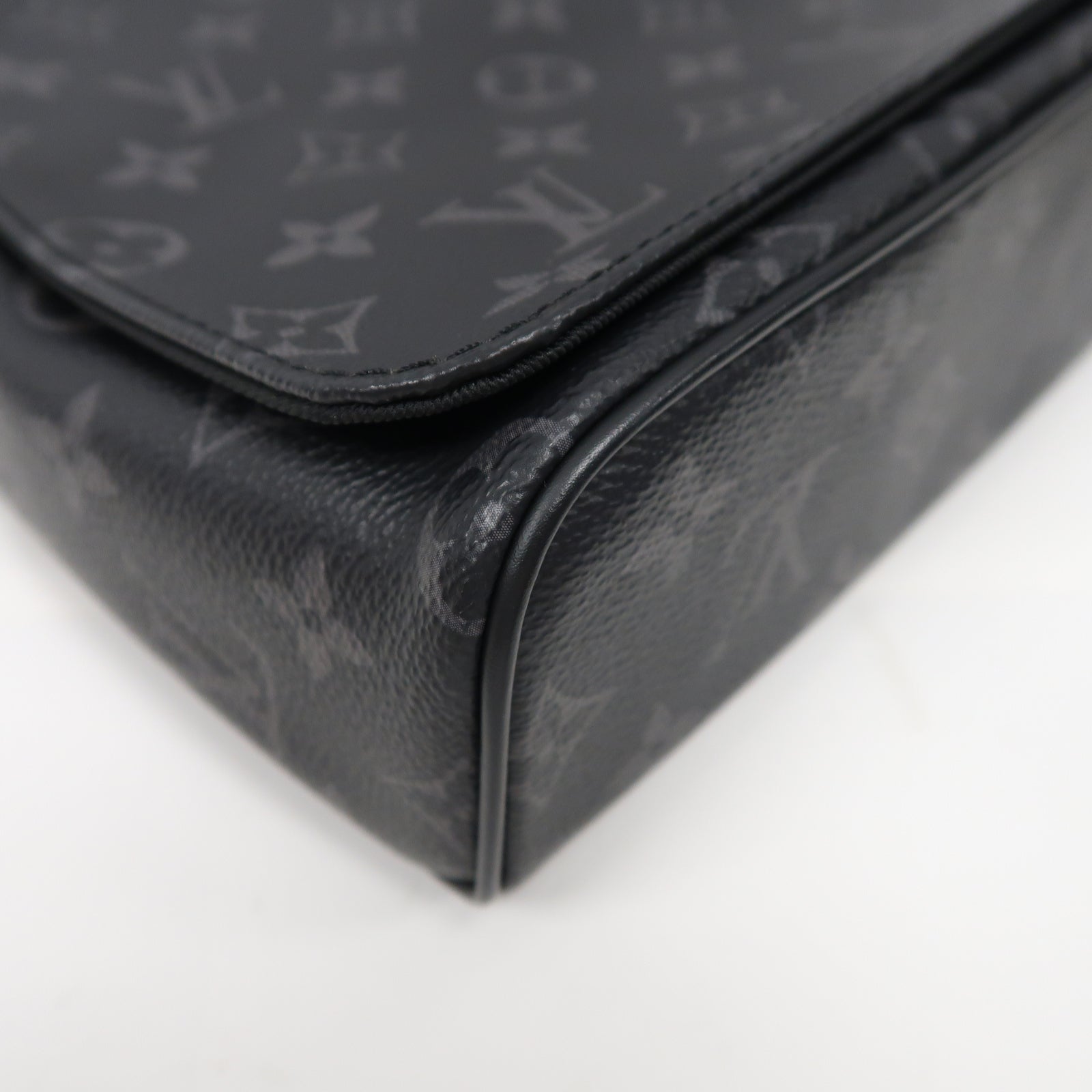 LOUIS VUITTON Monogram Eclipse District PM銀扣肩背袋黑色