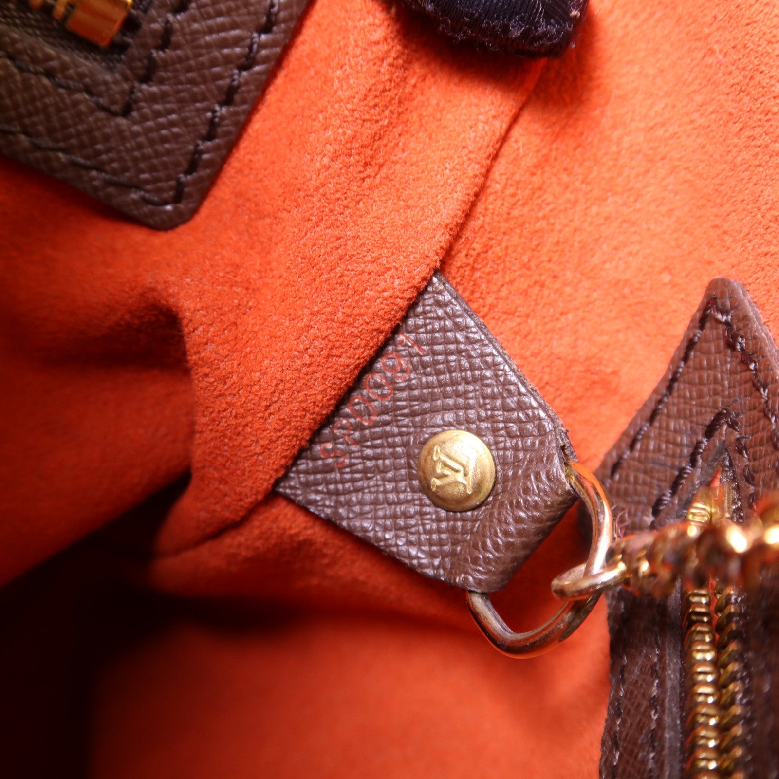 LOUIS VUITTON Damier Marais金扣肩背袋