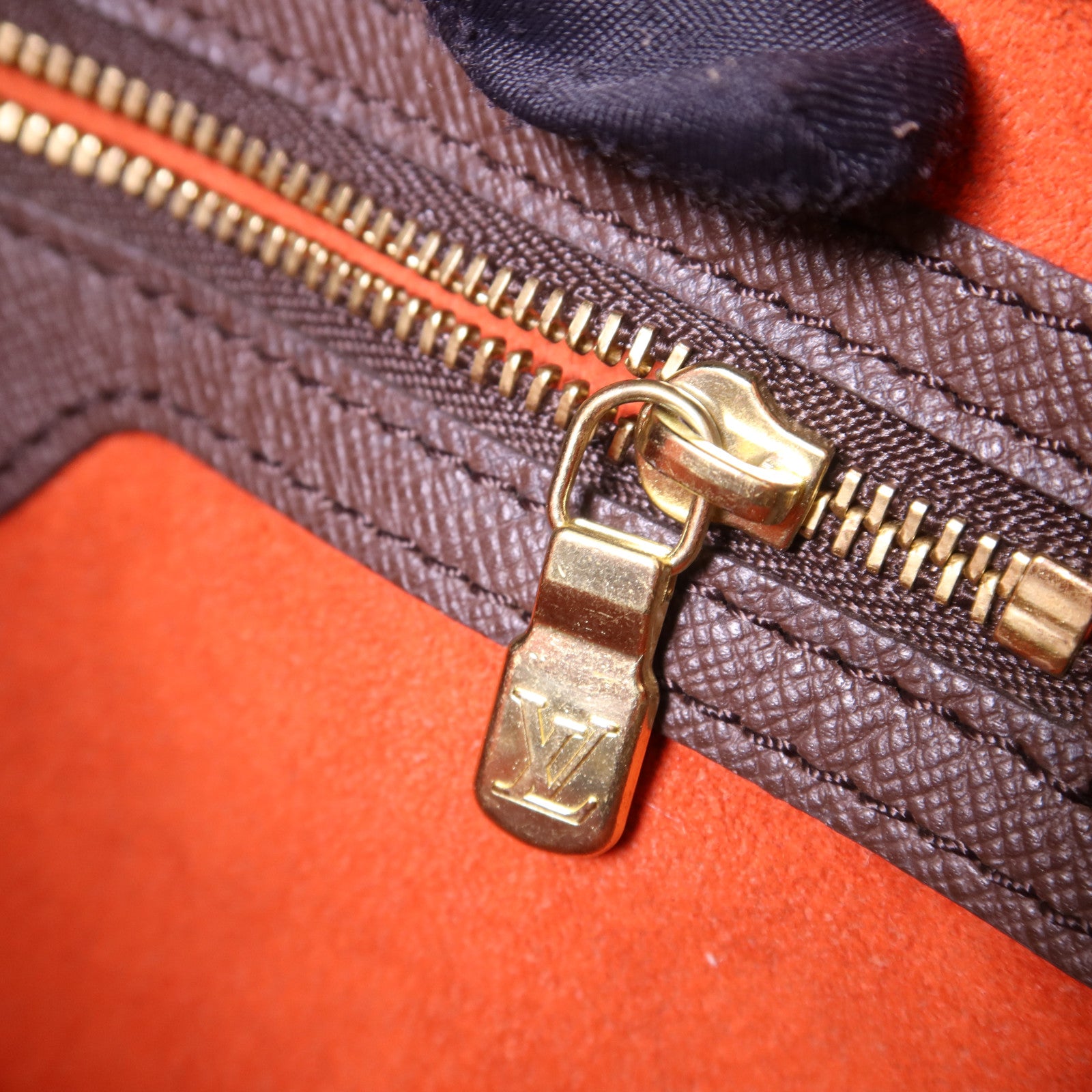 LOUIS VUITTON Damier Marais金扣肩背袋