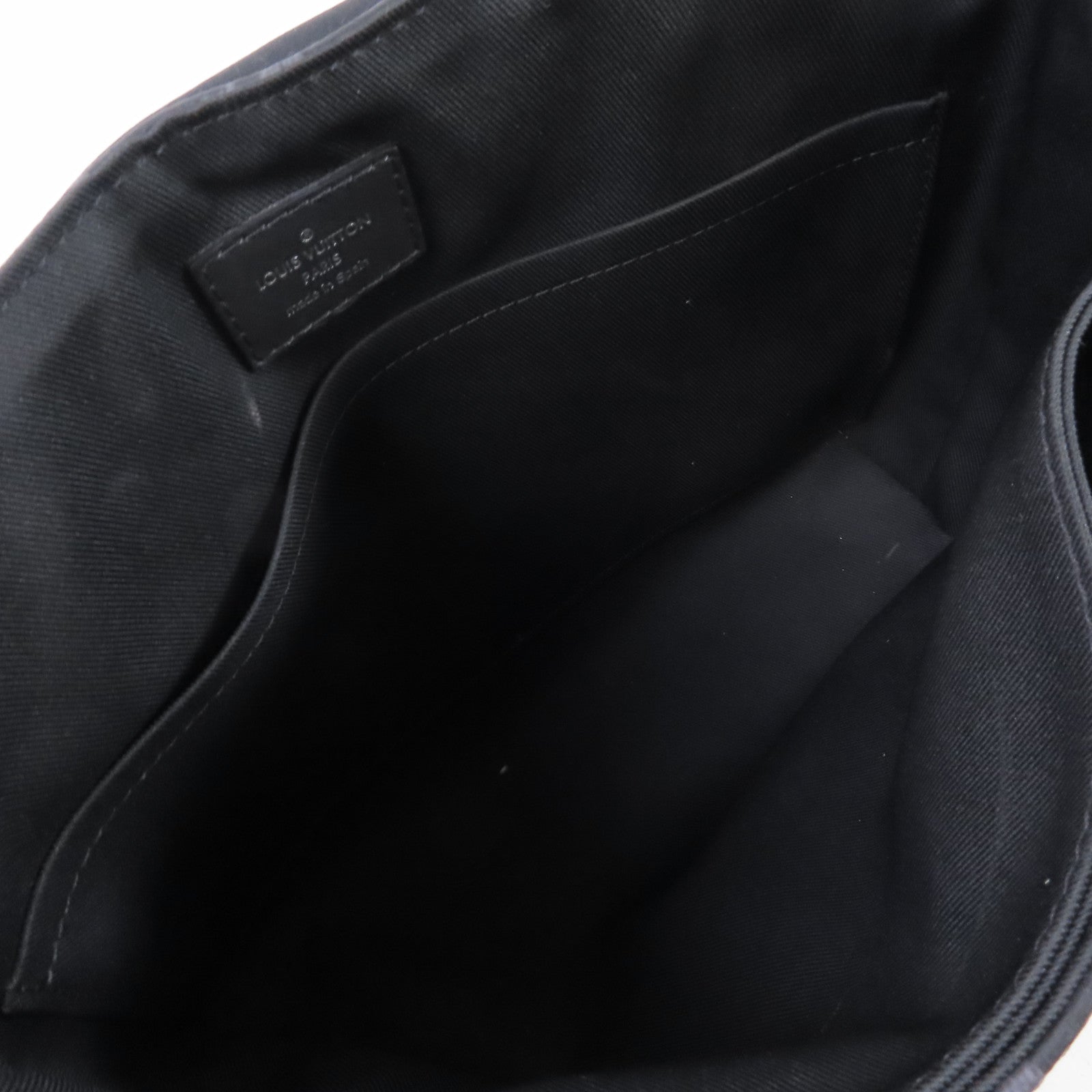 LOUIS VUITTON Monogram Eclipse District PM Shoulder Bag銀扣肩背袋黑色