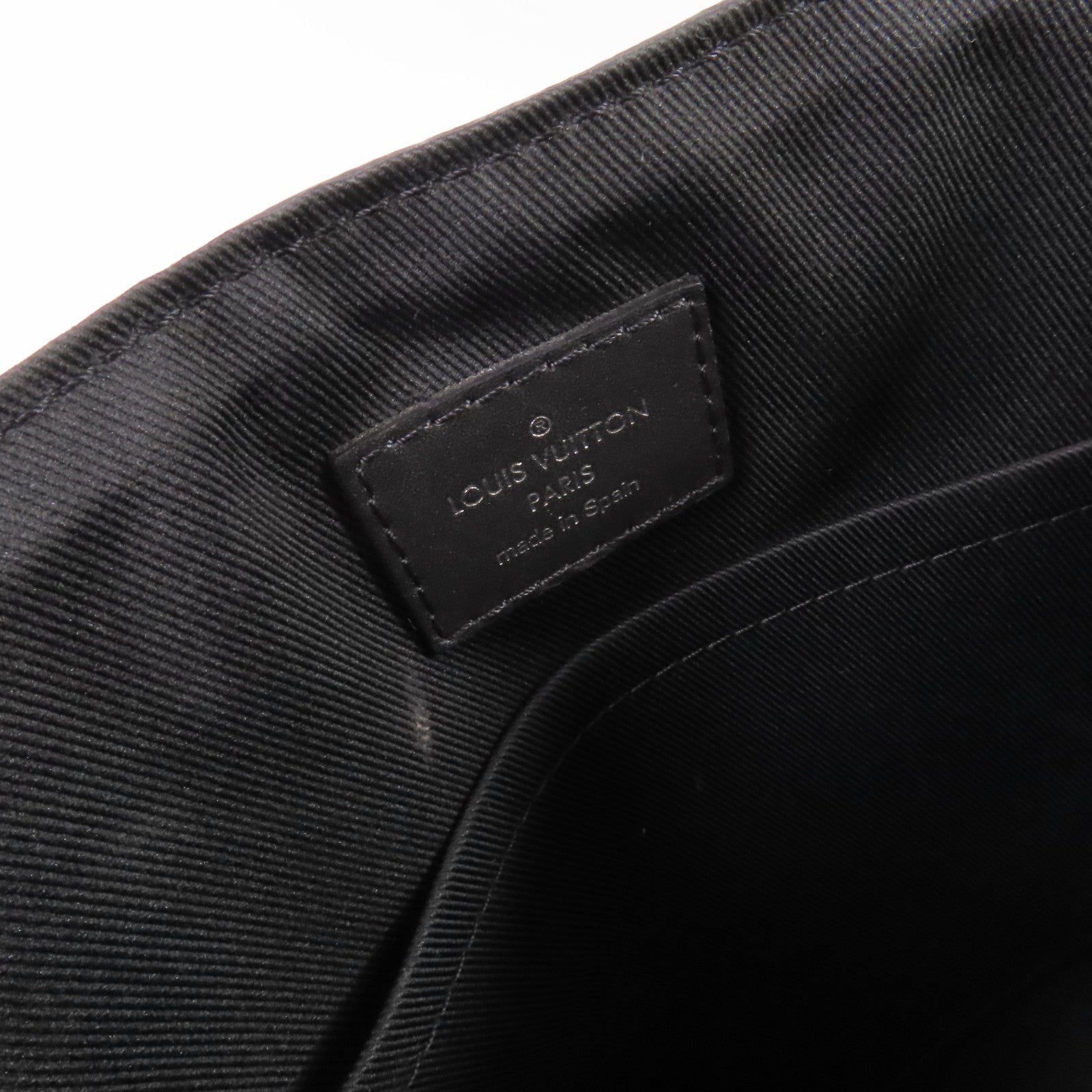 LOUIS VUITTON Monogram Eclipse District PM Shoulder Bag銀扣肩背袋黑色