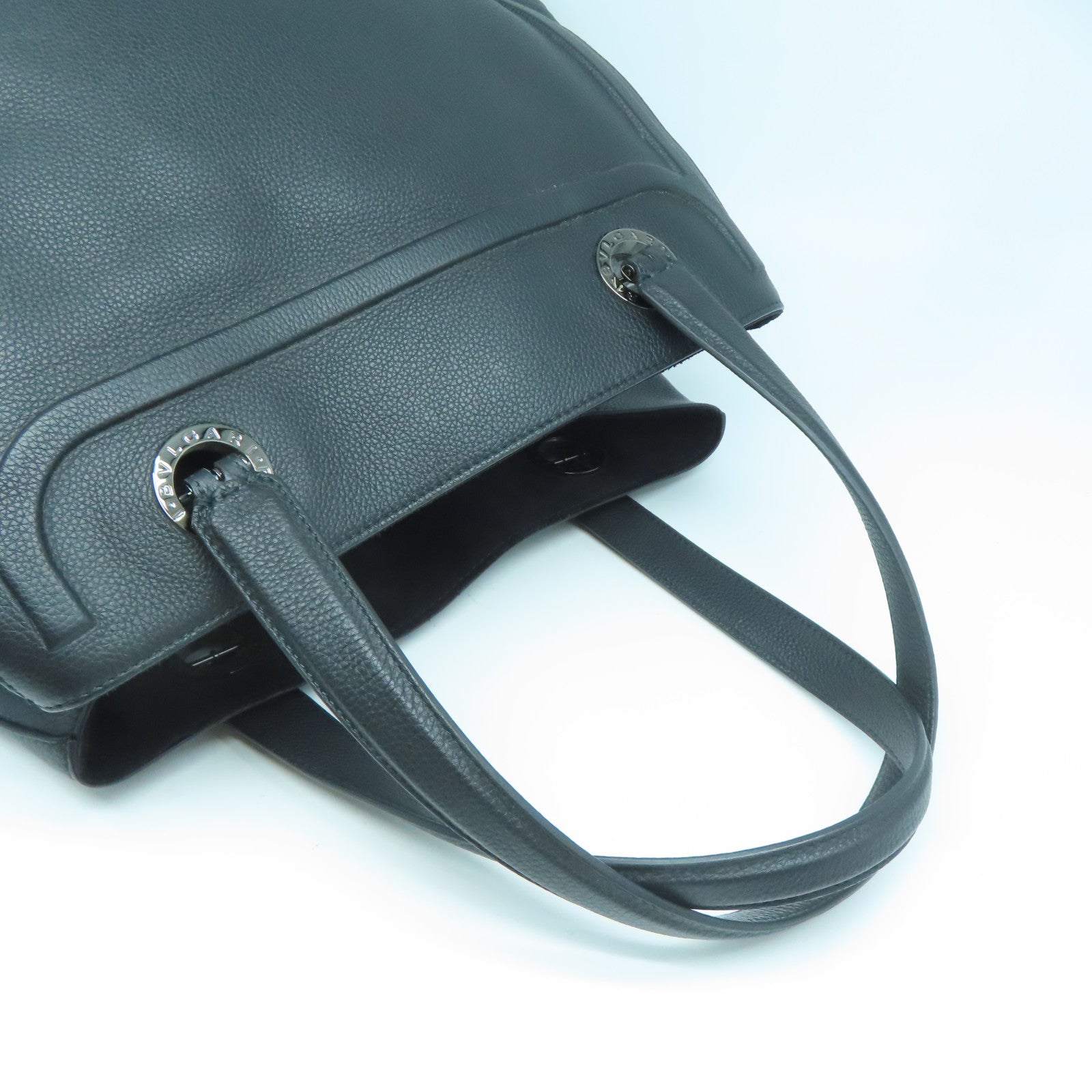 BVLGARI 【清倉大減價】牛皮皮革Shoulder Bag銀扣肩背袋黑色