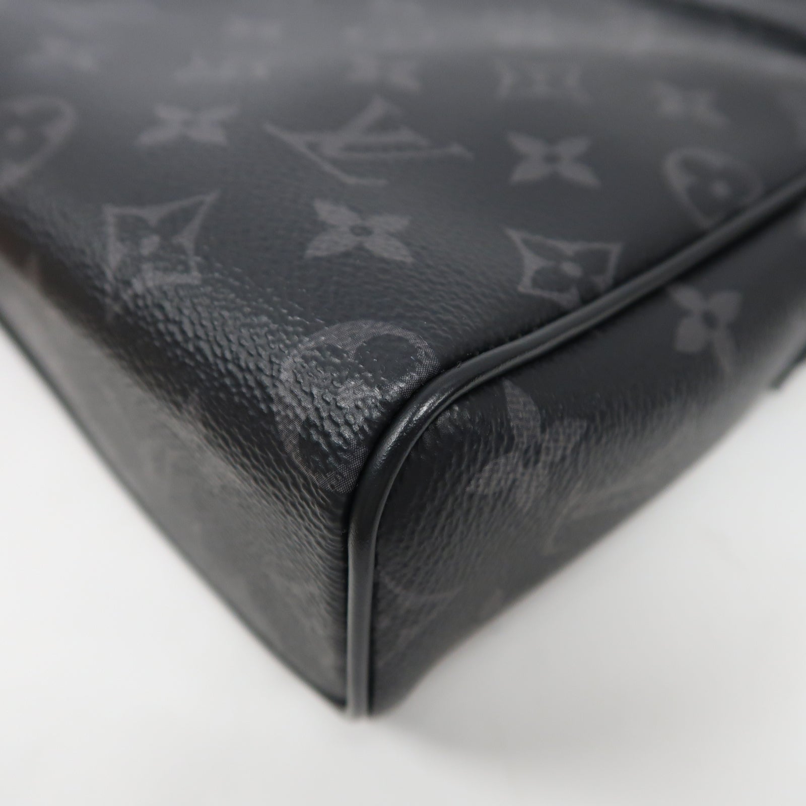 LOUIS VUITTON Monogram Eclipse District PM銀扣肩背袋黑色