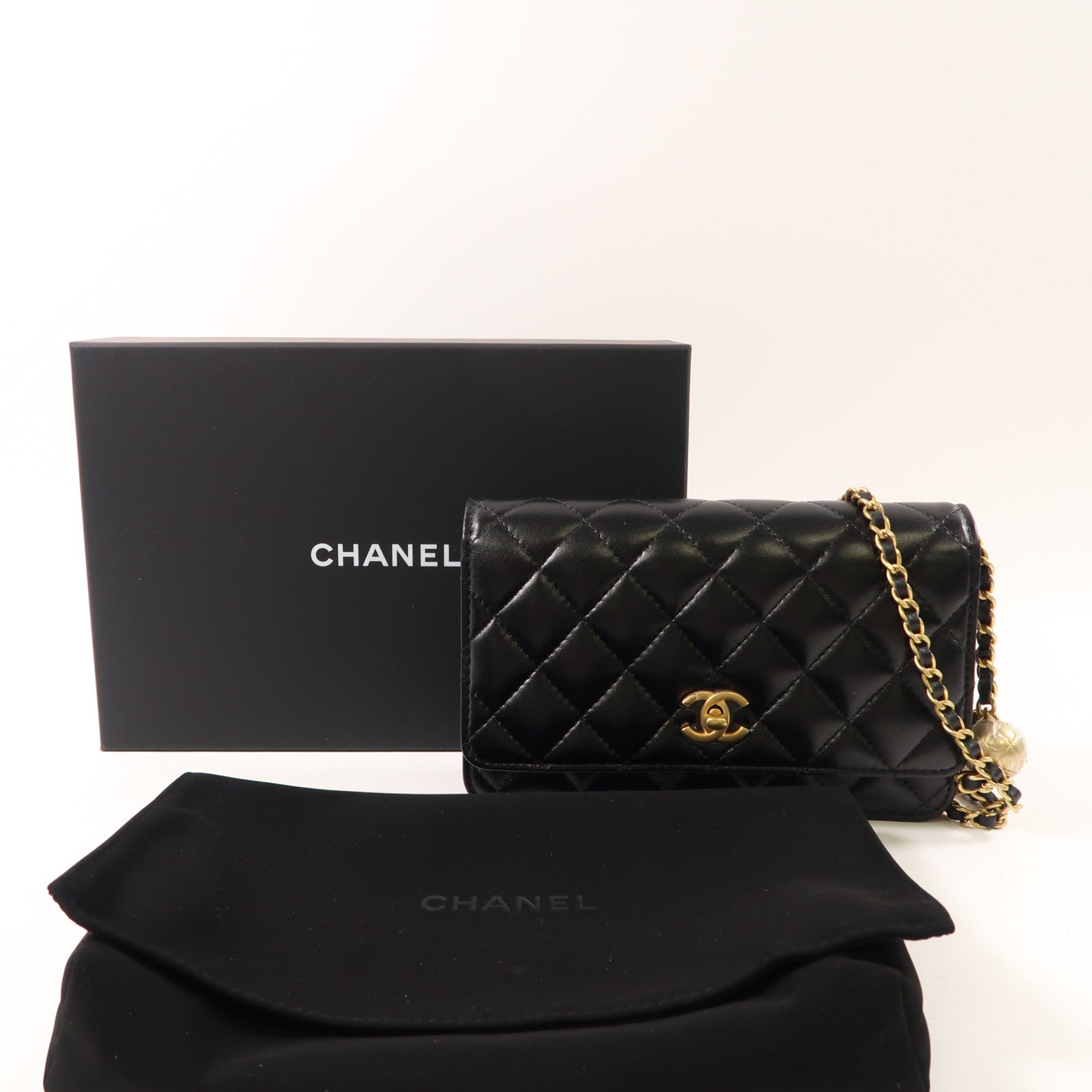 CHANEL 皮革Wallet On Chain金扣鏈帶肩背袋黑色