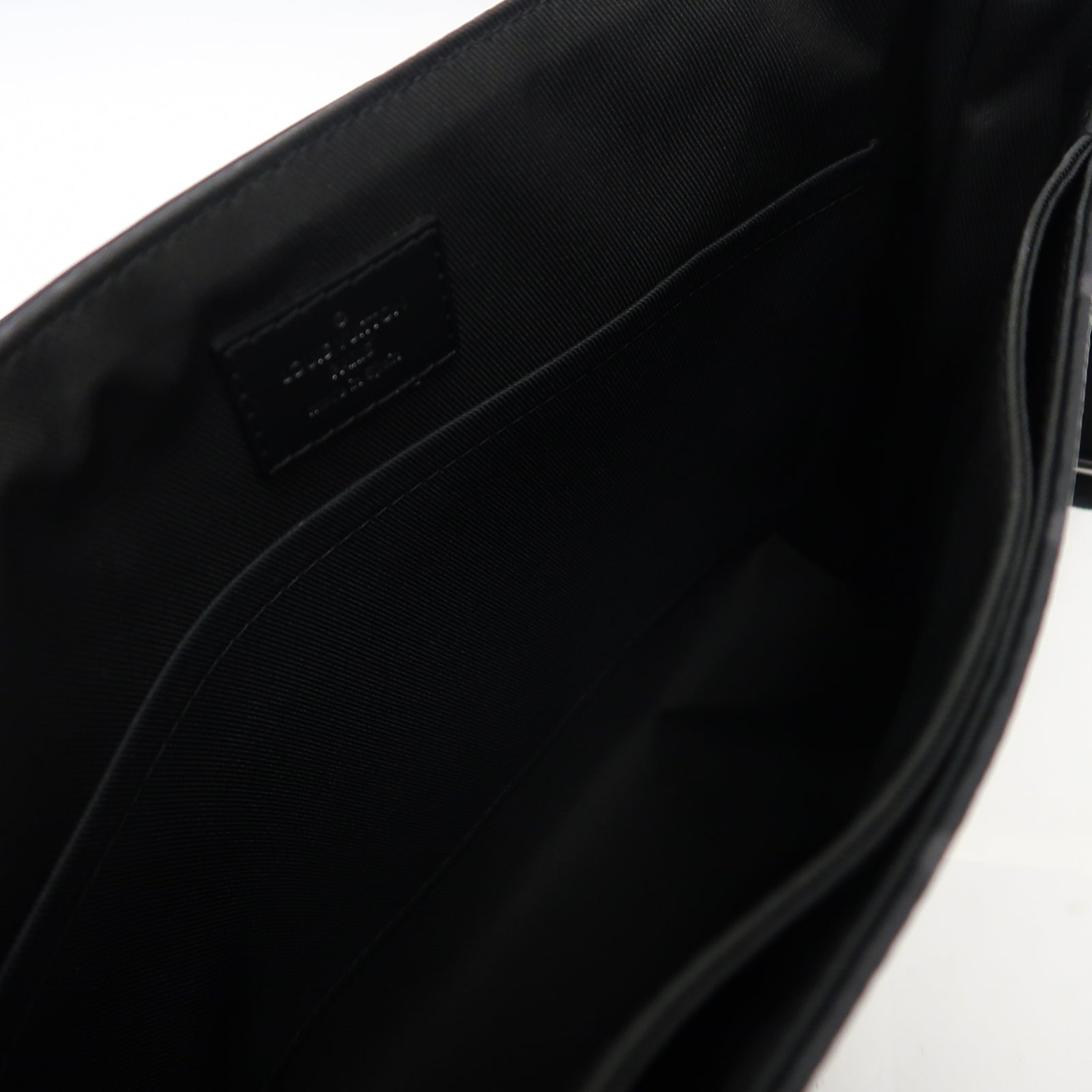 LOUIS VUITTON Monogram Eclipse District PM銀扣肩背袋黑色