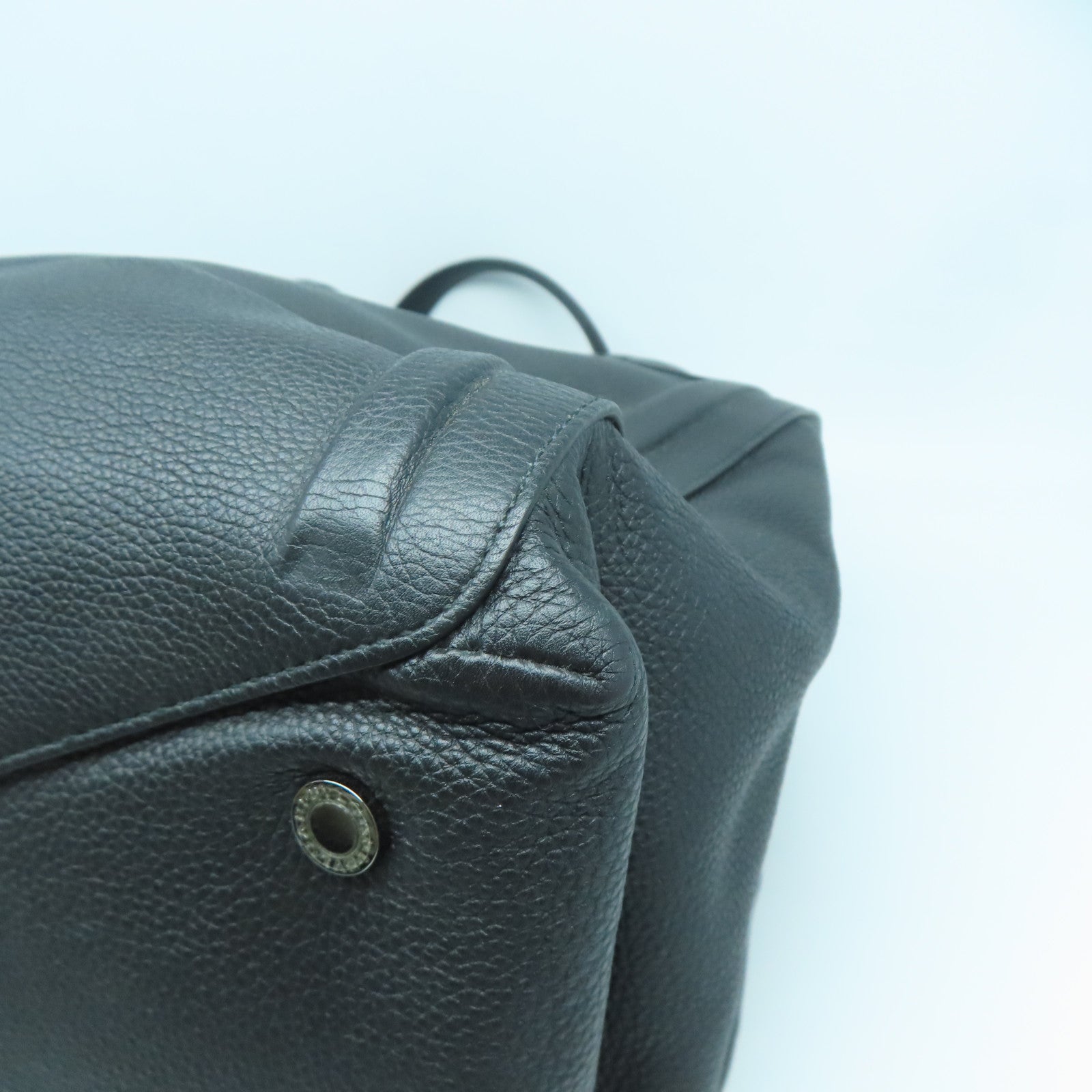 BVLGARI 【清倉大減價】牛皮皮革Shoulder Bag銀扣肩背袋黑色