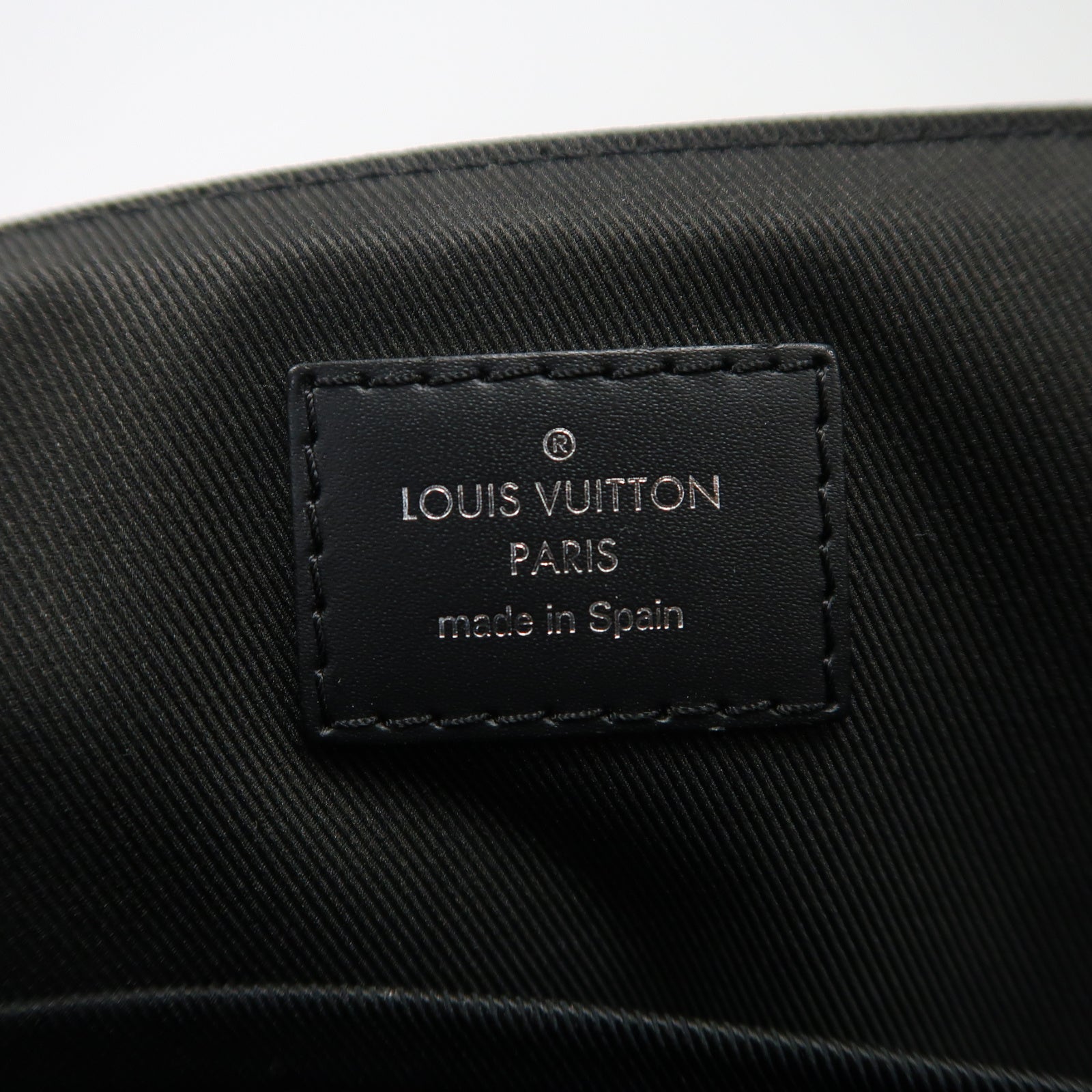 LOUIS VUITTON Monogram Eclipse District PM銀扣肩背袋黑色