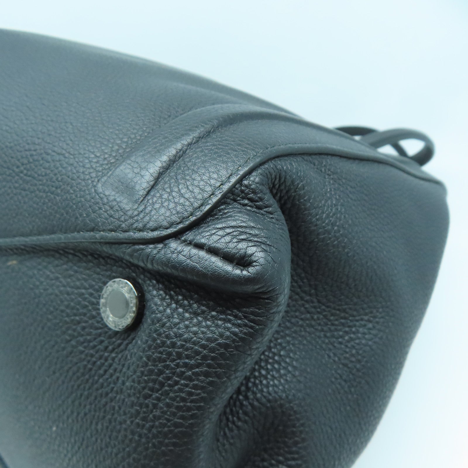 BVLGARI 【清倉大減價】牛皮皮革Shoulder Bag銀扣肩背袋黑色