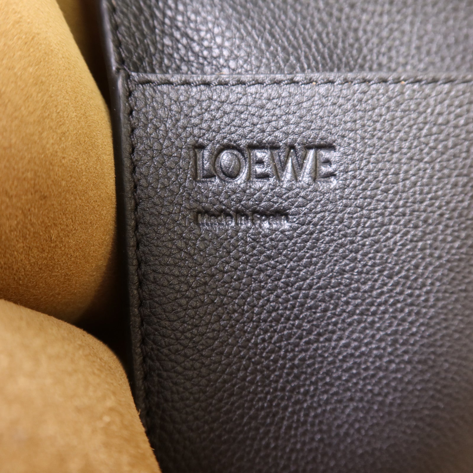 LOEWE 牛皮皮革Buckle Horizontal Tote銀扣肩背袋
