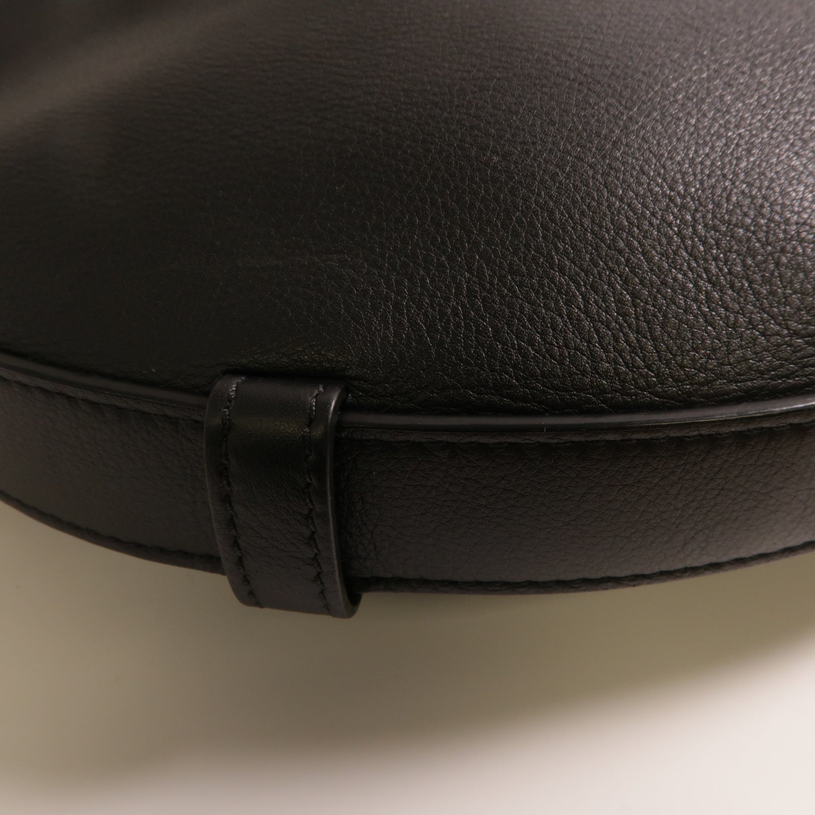 CELINE 【激減優惠】牛皮皮革Leandre Medium Shoulder Bag金扣肩背袋黑色