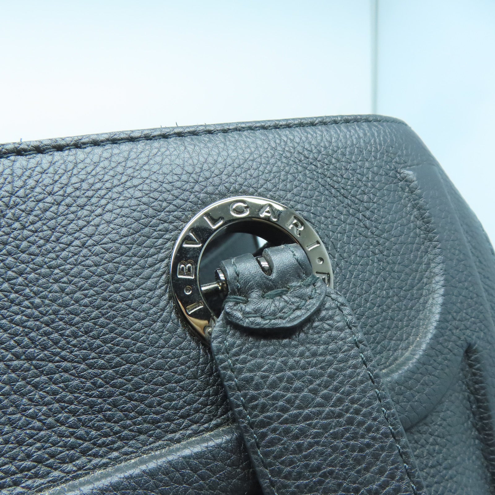 BVLGARI 【清倉大減價】牛皮皮革Shoulder Bag銀扣肩背袋黑色